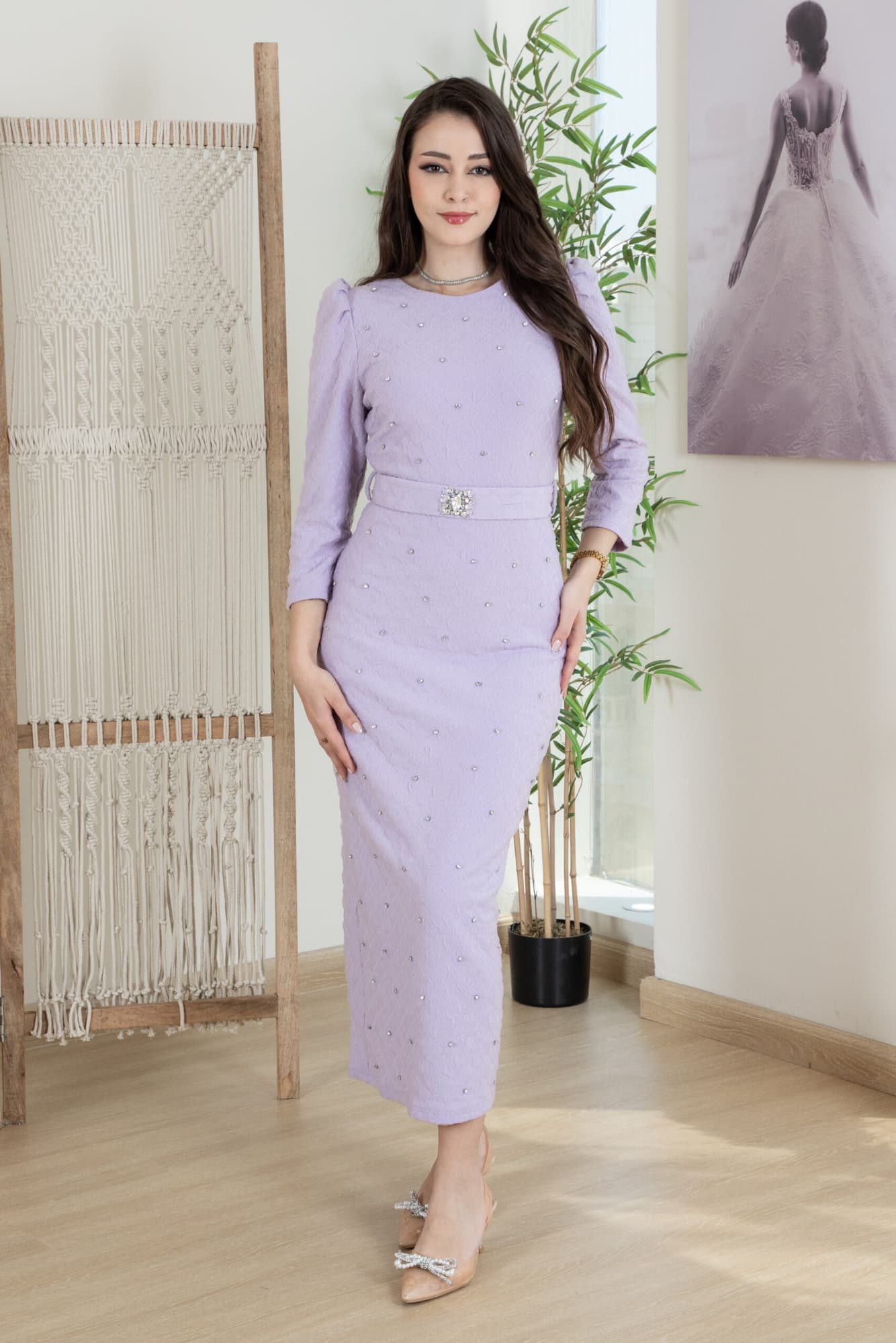 فستان شتوي ماسك بفصوص متفرقة وحزام قماش