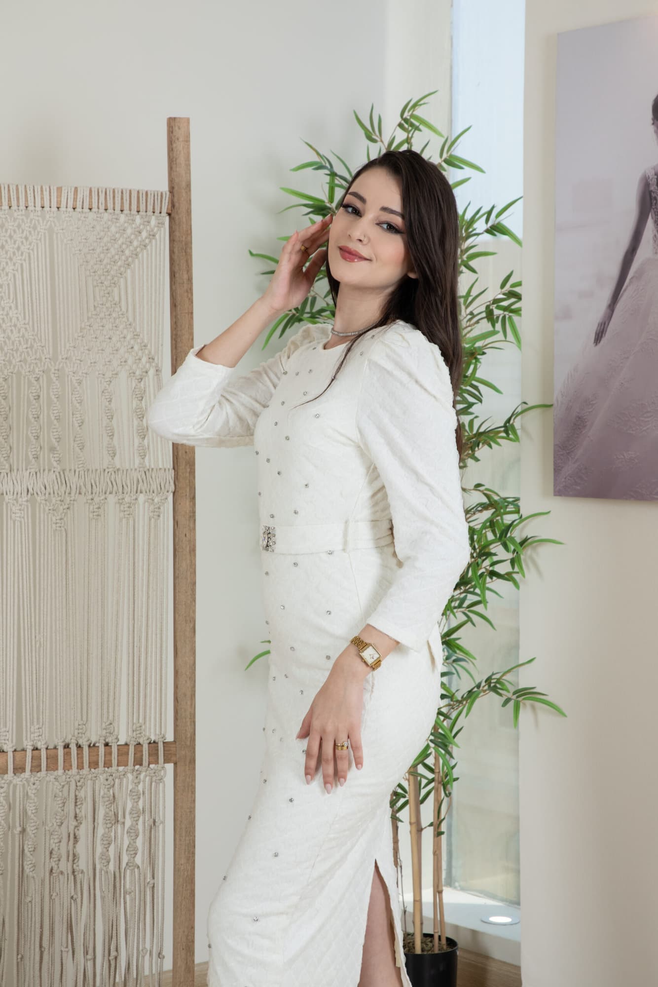 فستان شتوي ماسك بفصوص متفرقة وحزام قماش