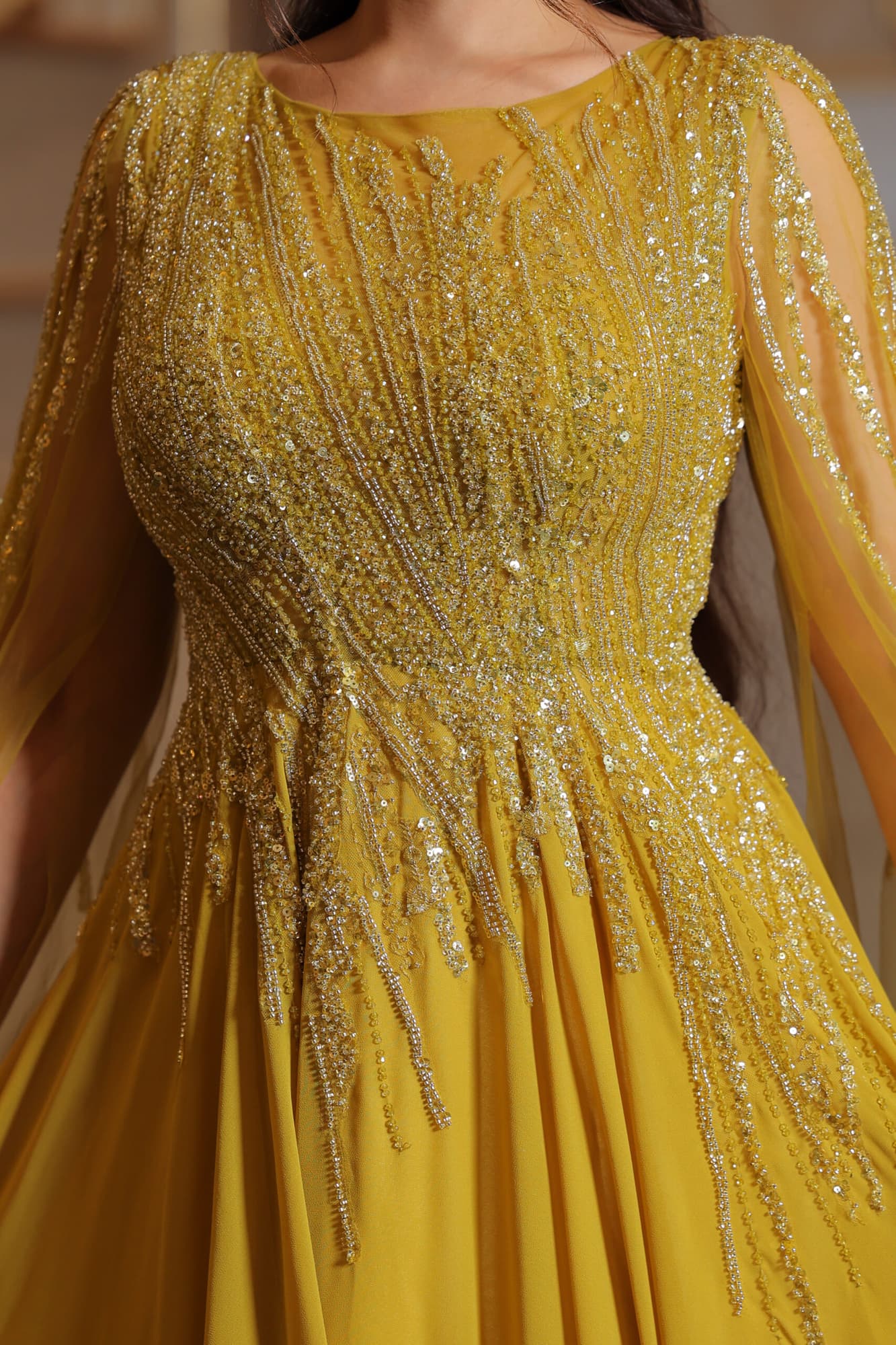 فستان سهره كلوش مطرز باكمام كيب منسدله كموني