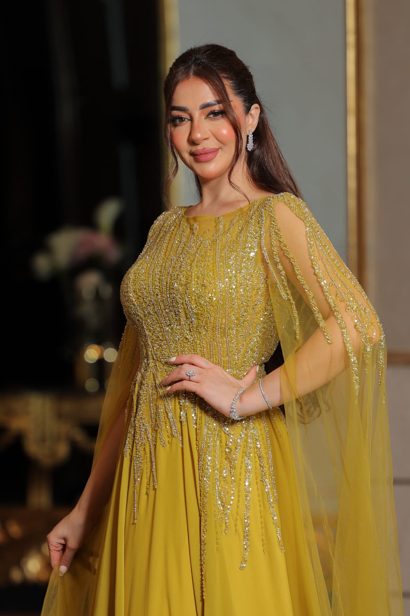 فستان سهره كلوش مطرز باكمام كيب منسدله