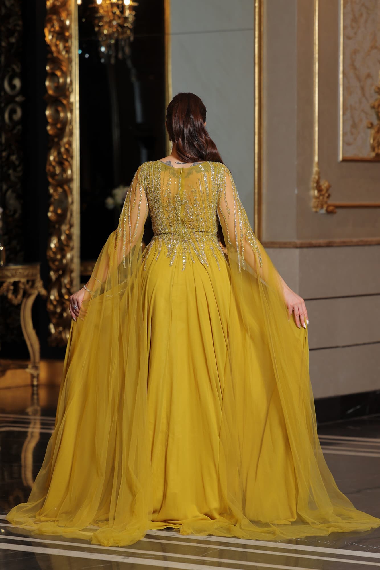 فستان سهره كلوش مطرز باكمام كيب منسدله