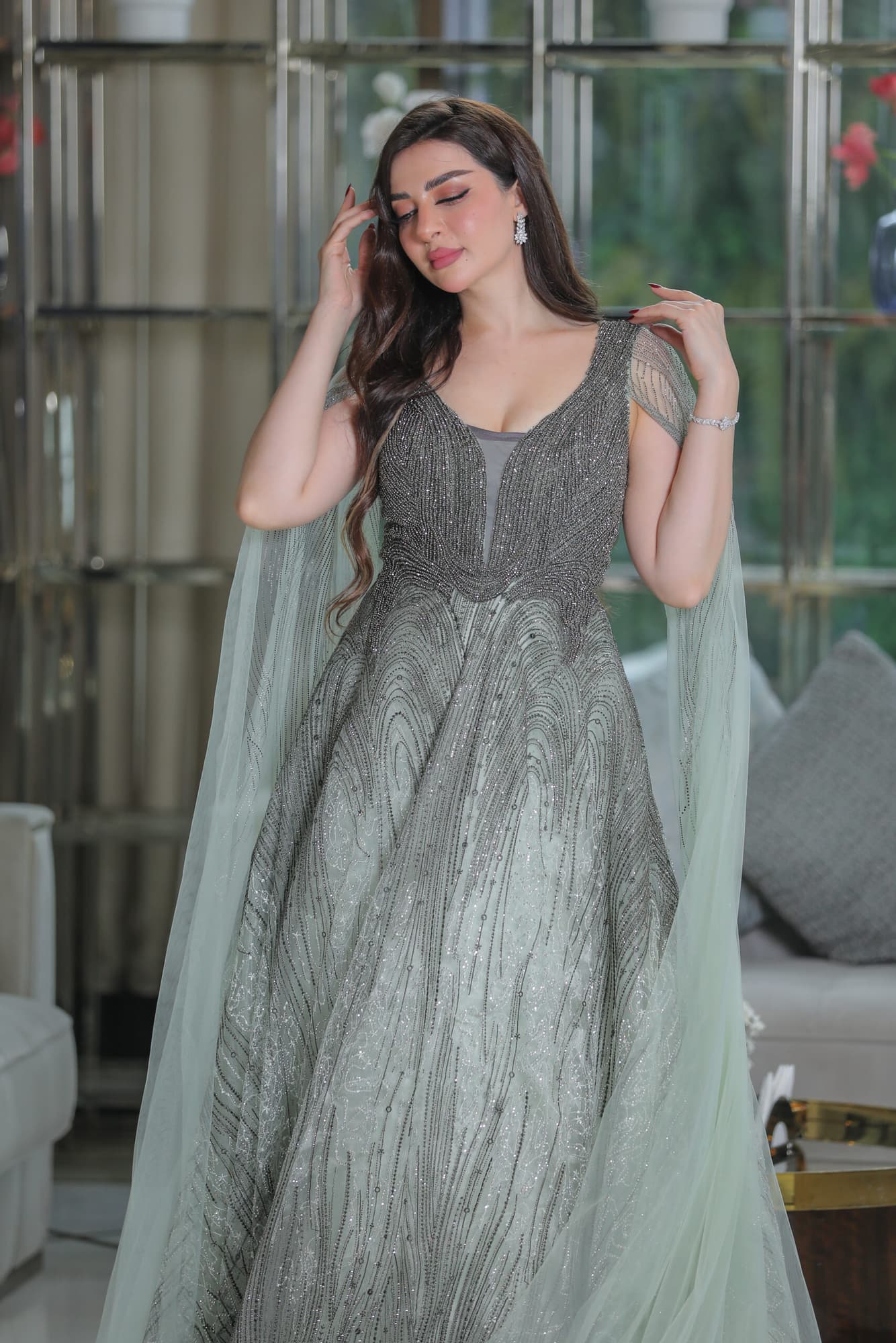 فستان سهرة مطرز كامل اكمام كاب