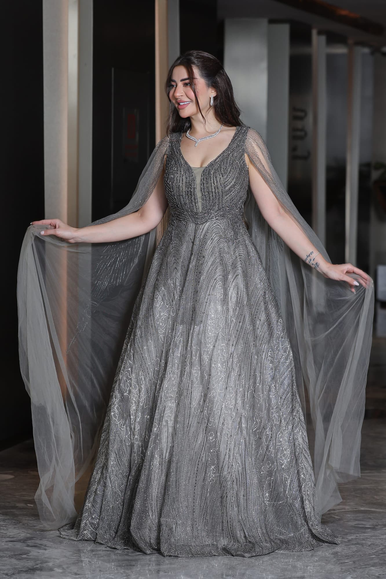 فستان سهرة مطرز كامل اكمام كاب