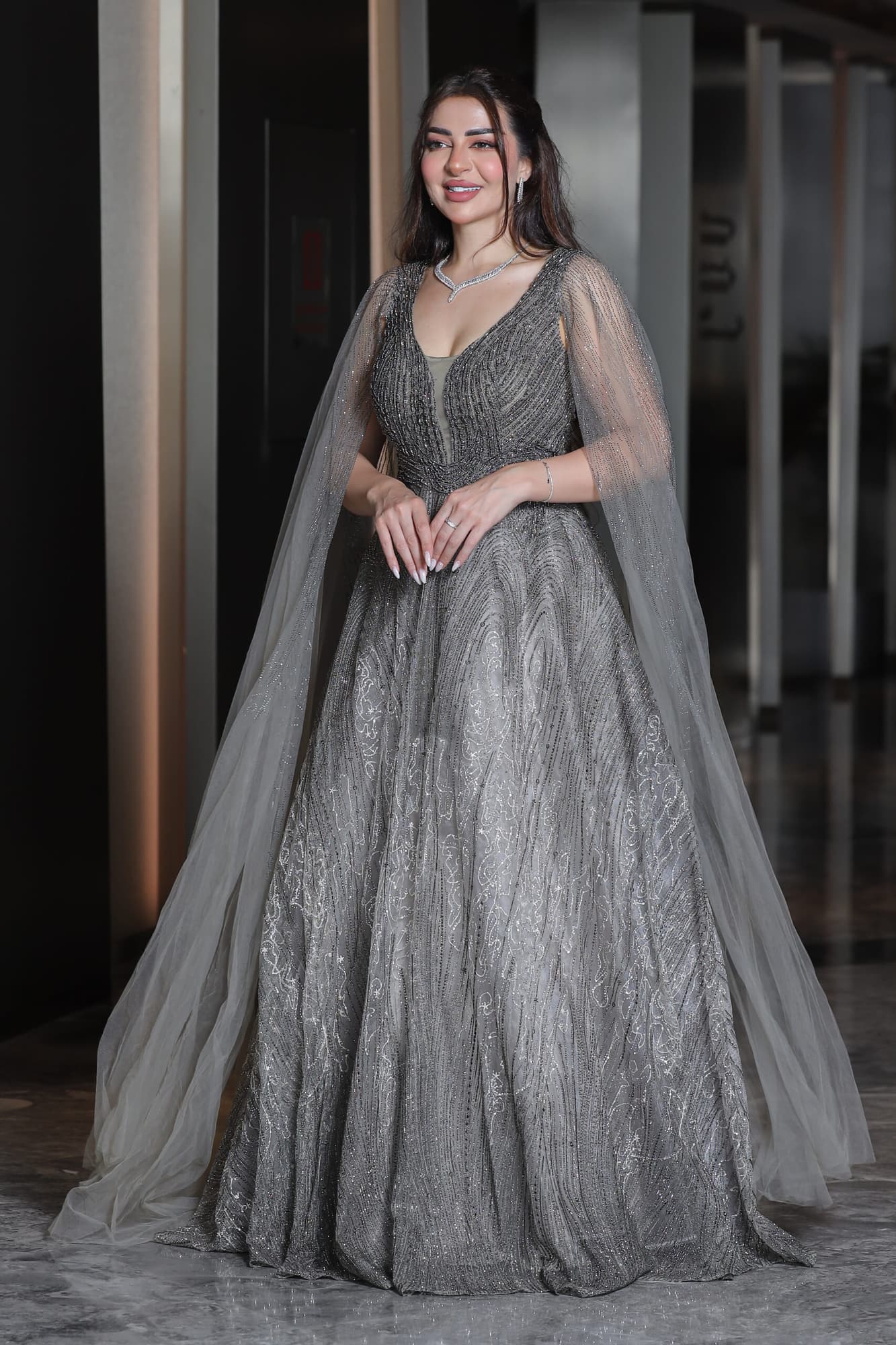 فستان سهرة مطرز كامل اكمام كاب