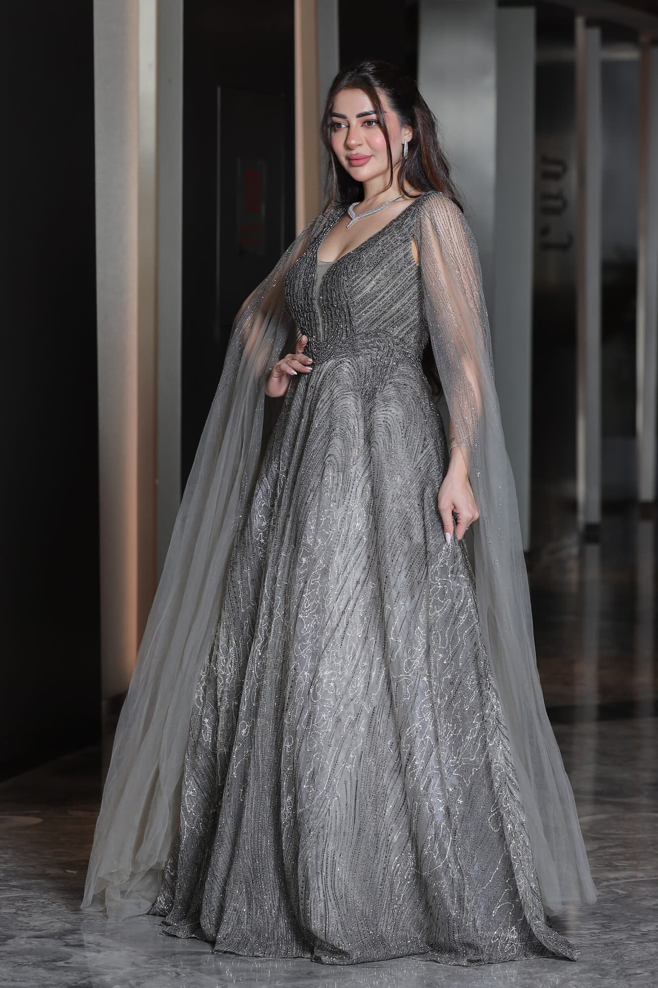 فستان سهرة مطرز كامل اكمام كاب