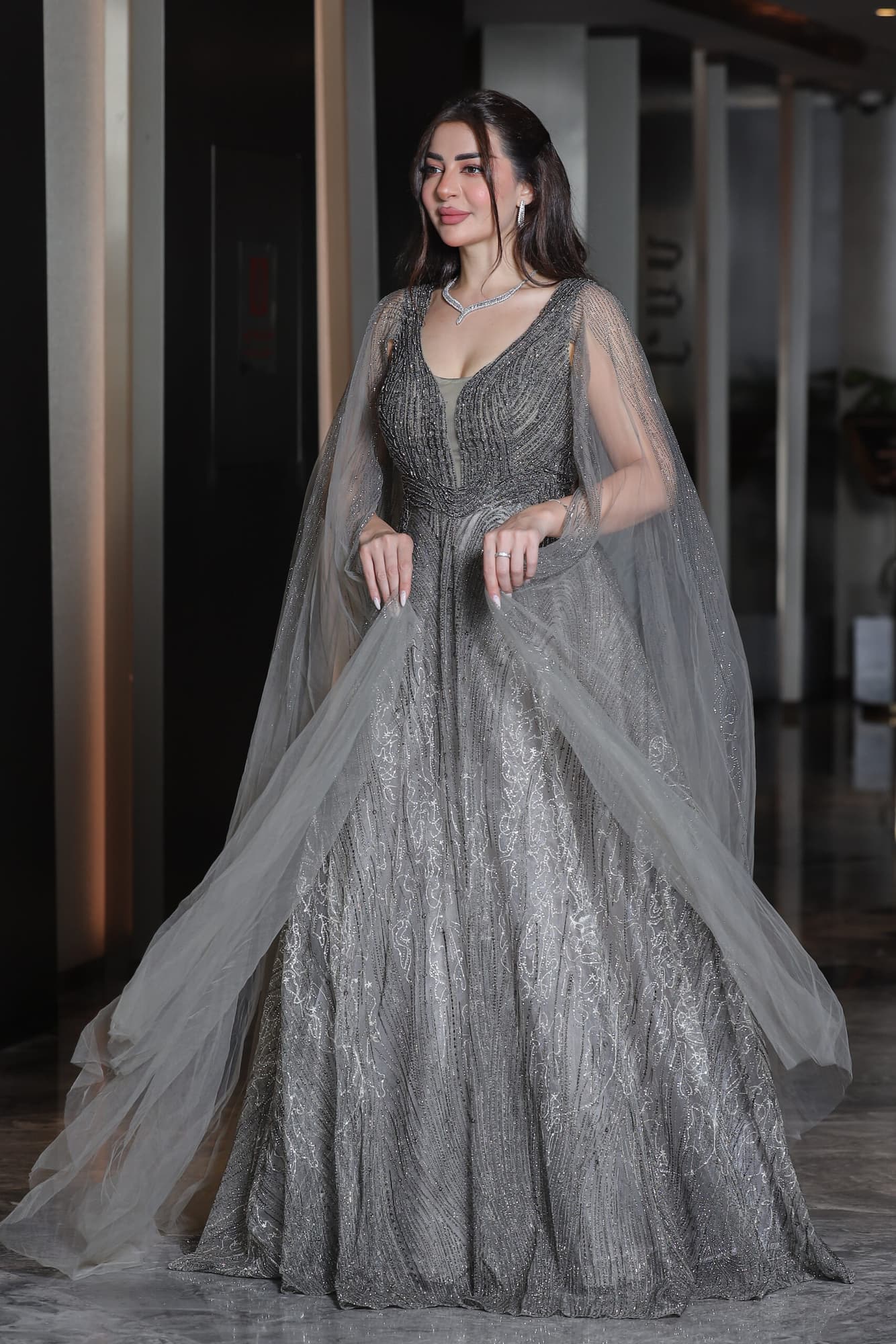 فستان سهرة مطرز كامل اكمام كاب