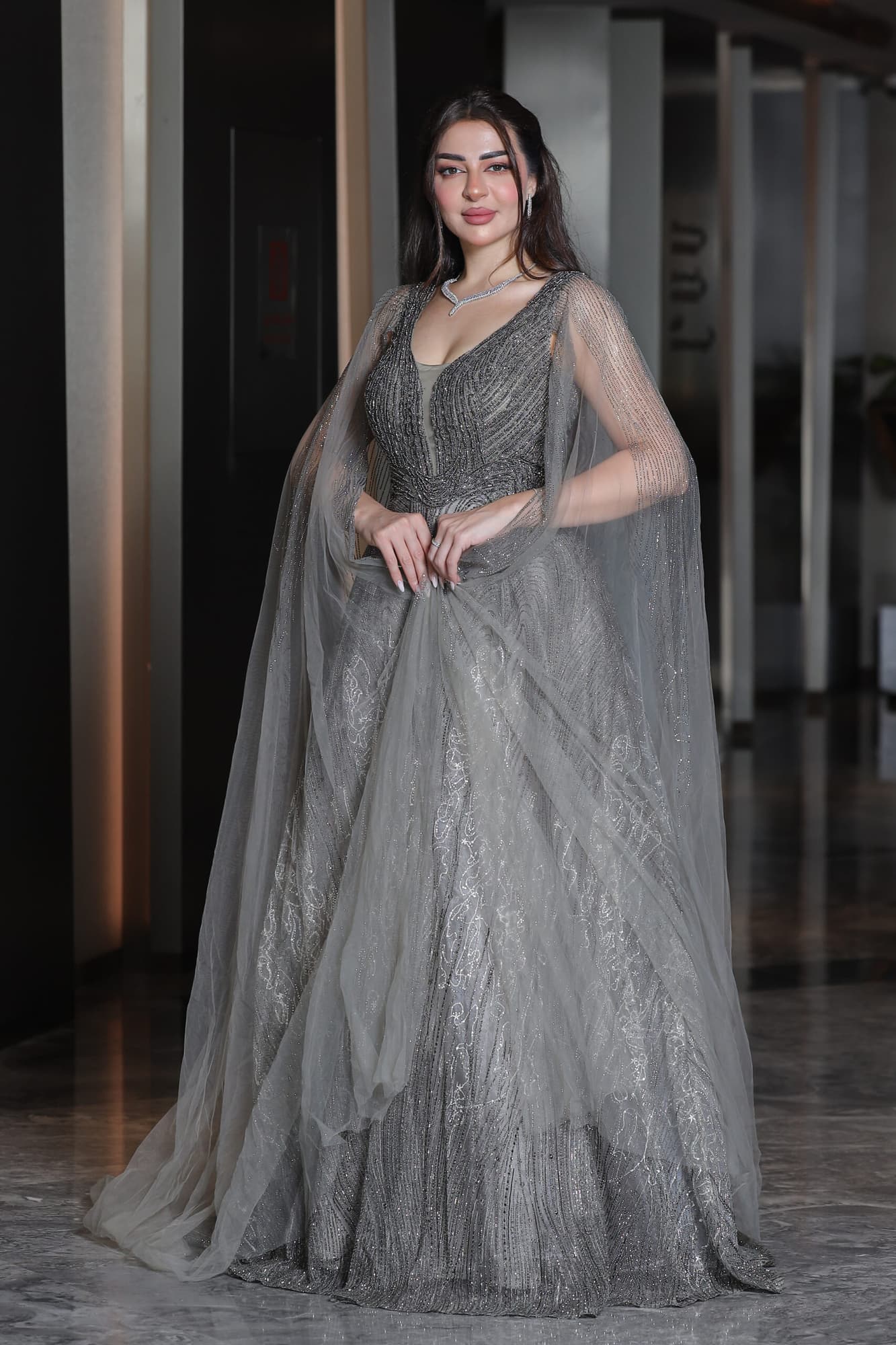 فستان سهرة مطرز كامل اكمام كاب