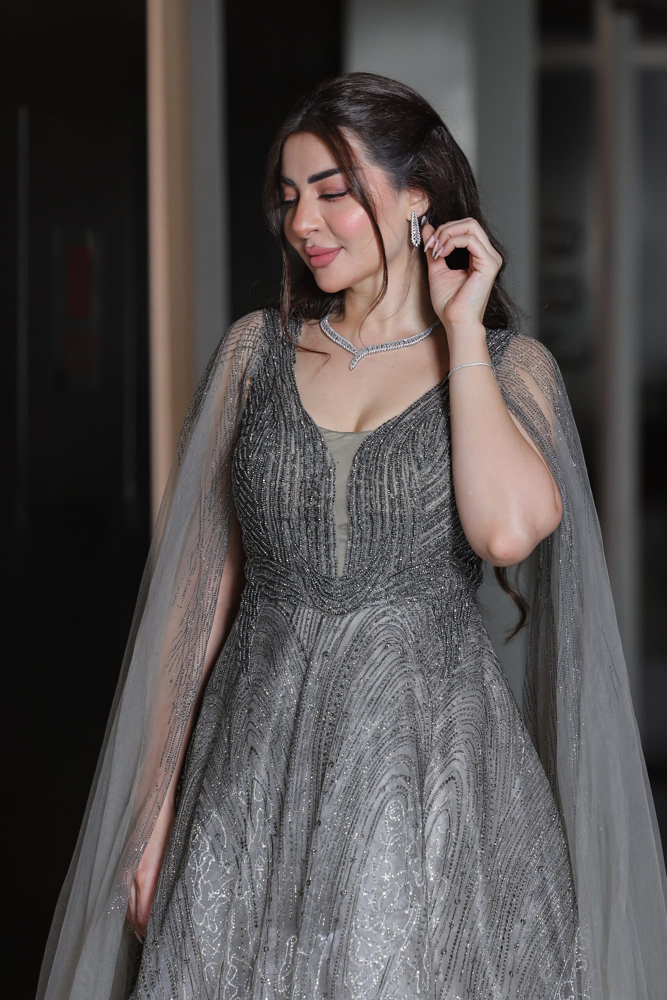 فستان سهرة مطرز كامل اكمام كاب