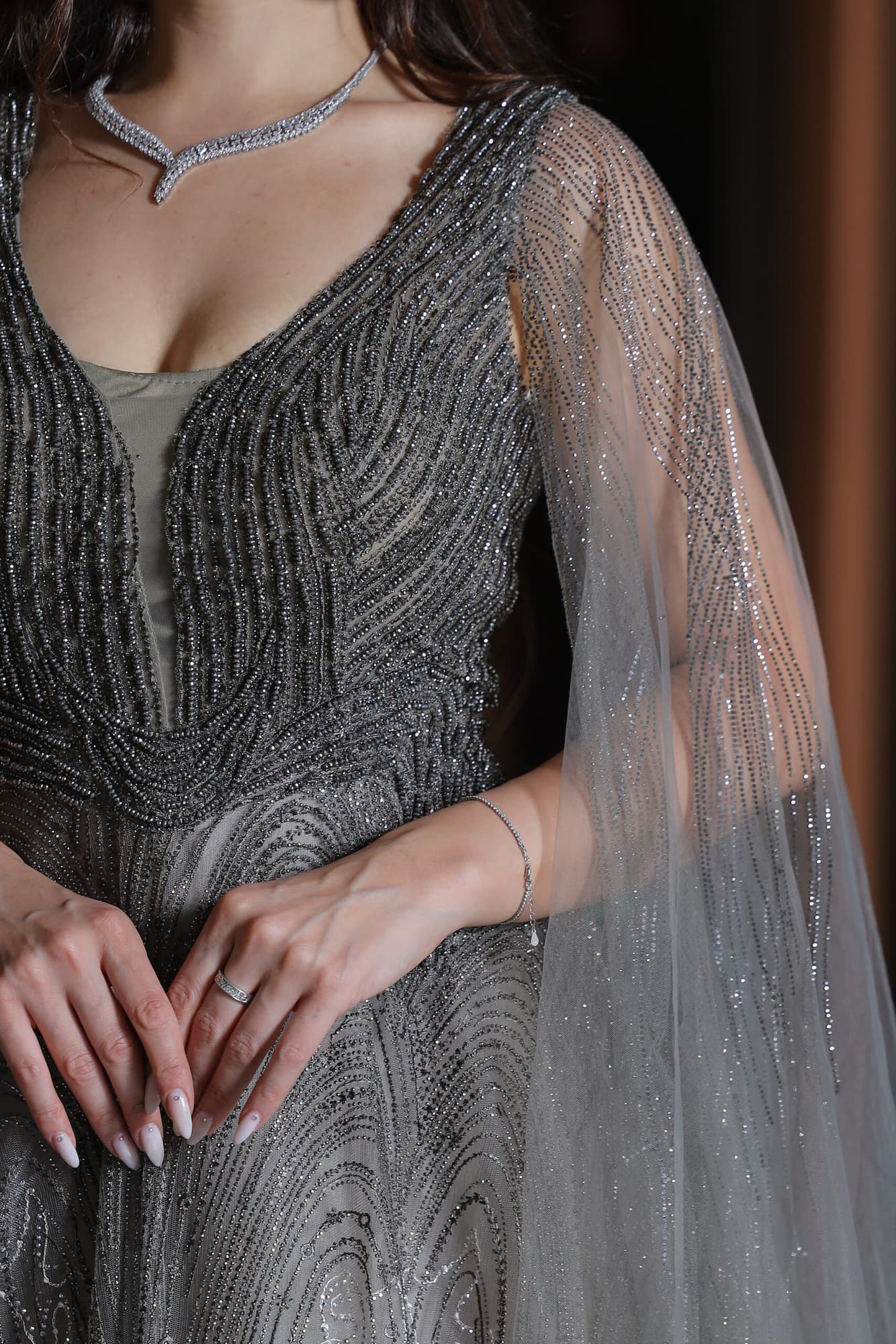 فستان سهرة مطرز كامل اكمام كاب