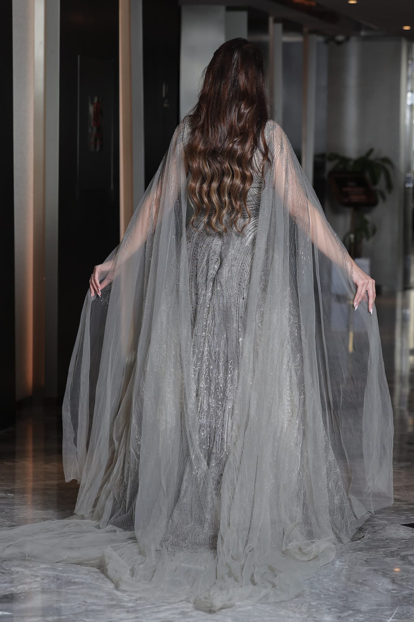 فستان سهرة مطرز كامل اكمام كاب