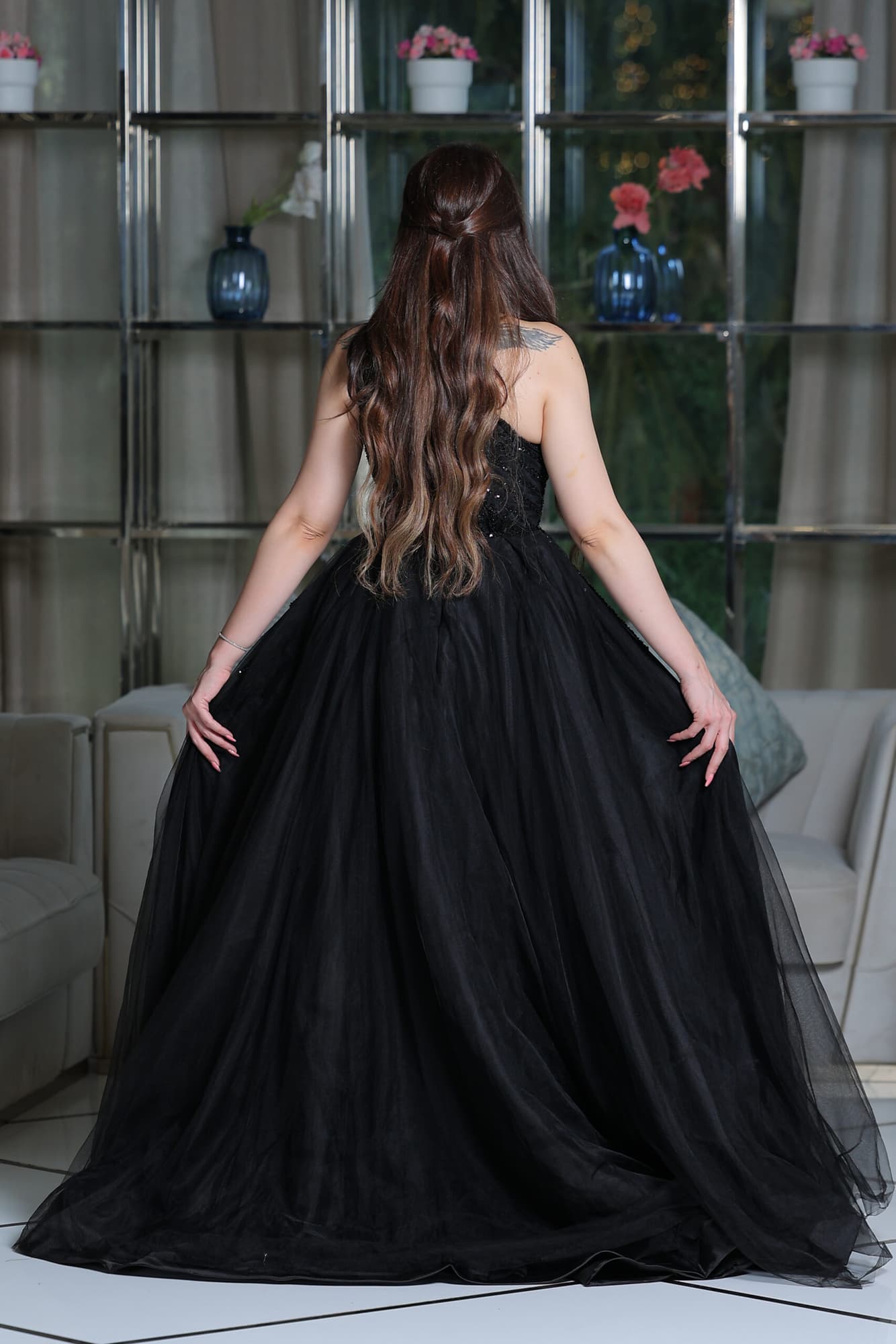 فستان سهرة مزين كامل بالخرز بكتف واحد وقصه ذيل