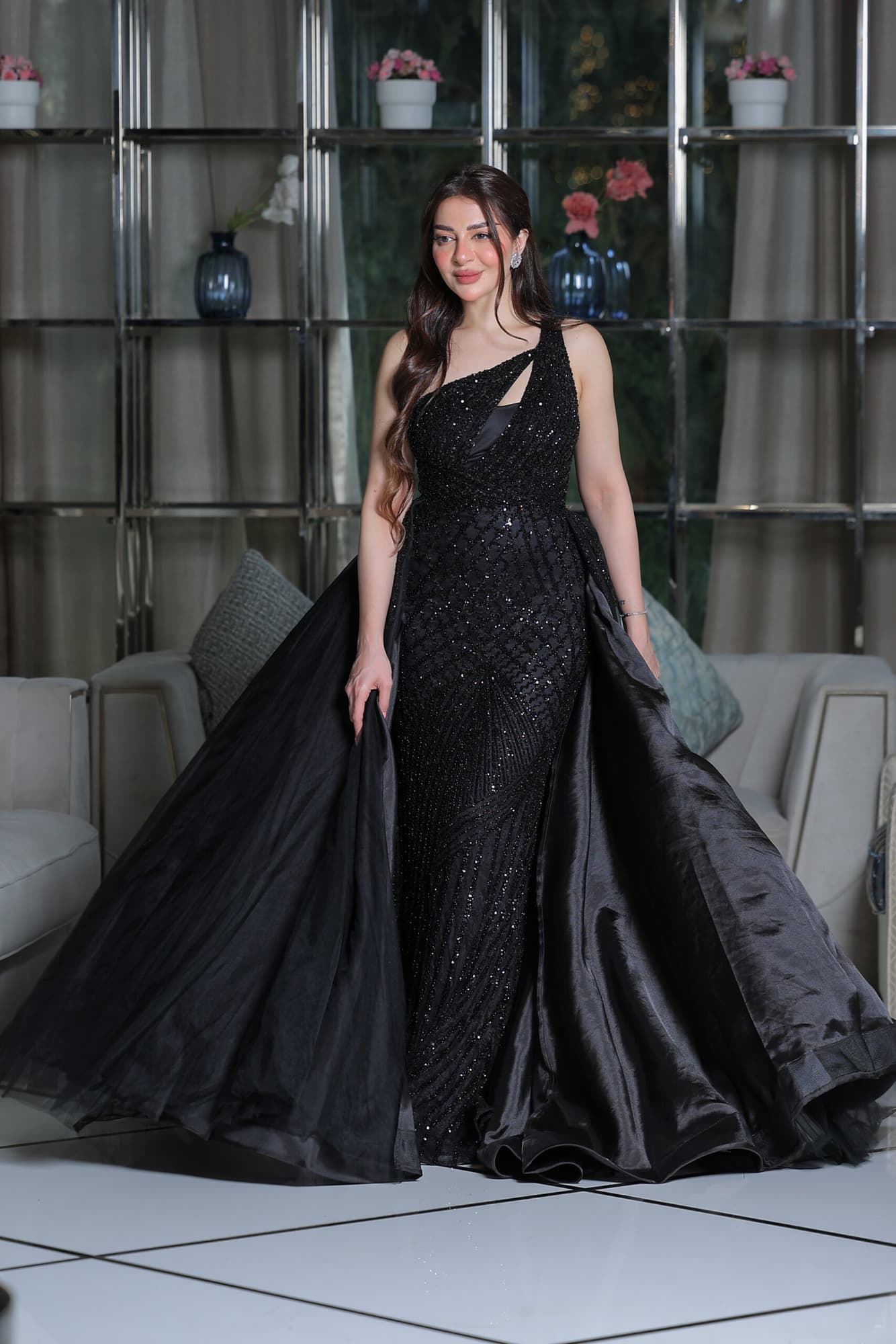 فستان سهرة مزين كامل بالخرز بكتف واحد وقصه ذيل