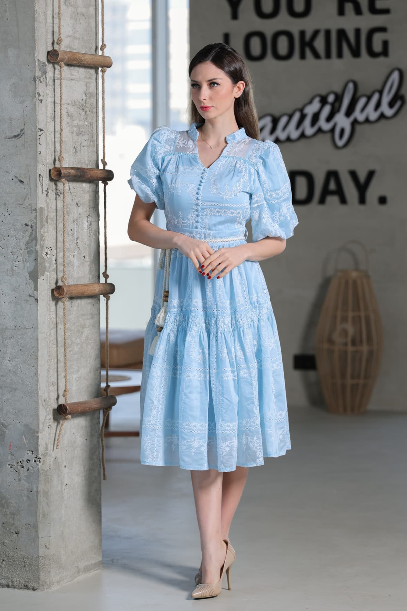 فستان ميدي بخياطه يدويه من الدانتيل