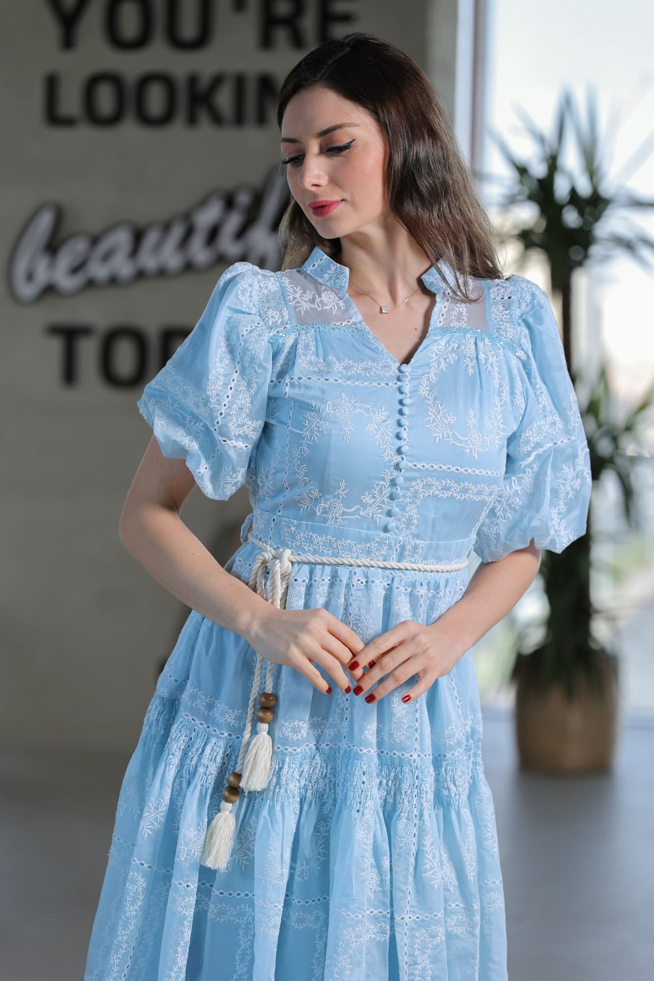 فستان ميدي بخياطه يدويه من الدانتيل