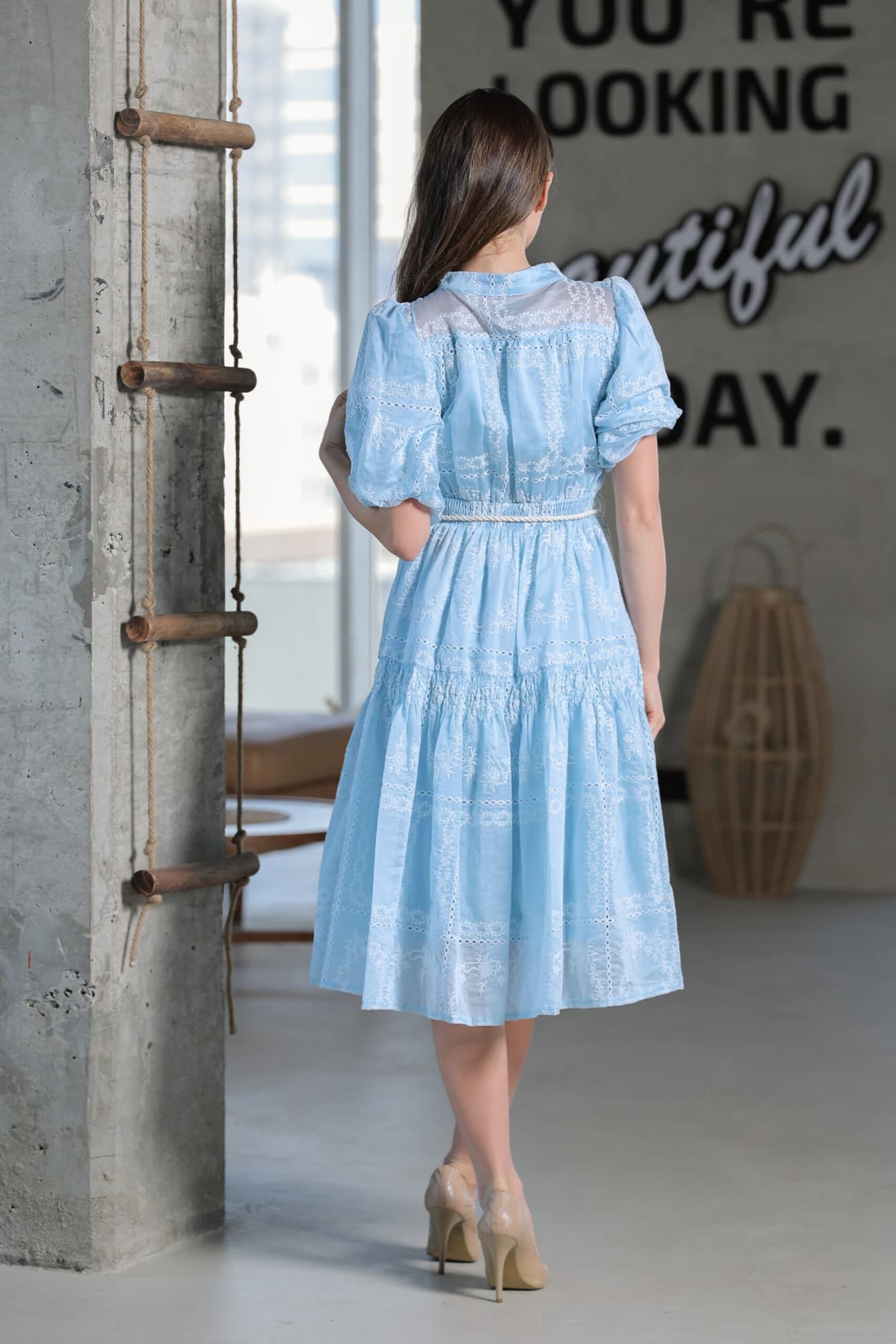 فستان ميدي بخياطه يدويه من الدانتيل