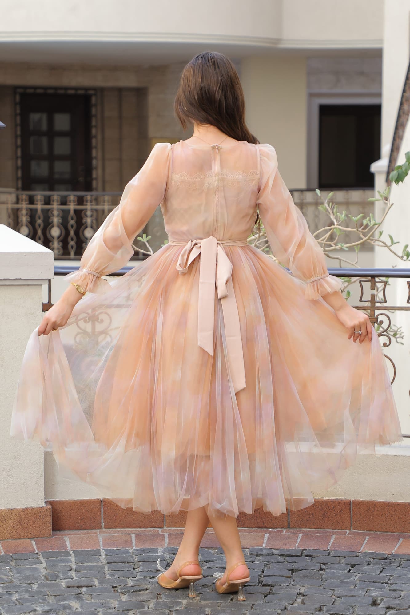 فستان تل ناعم ميد باكمام شفافة