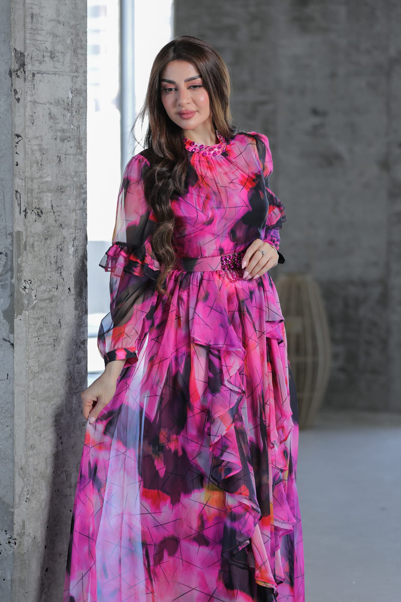 فستان فضفاض بالوان متناغمة مع حزام