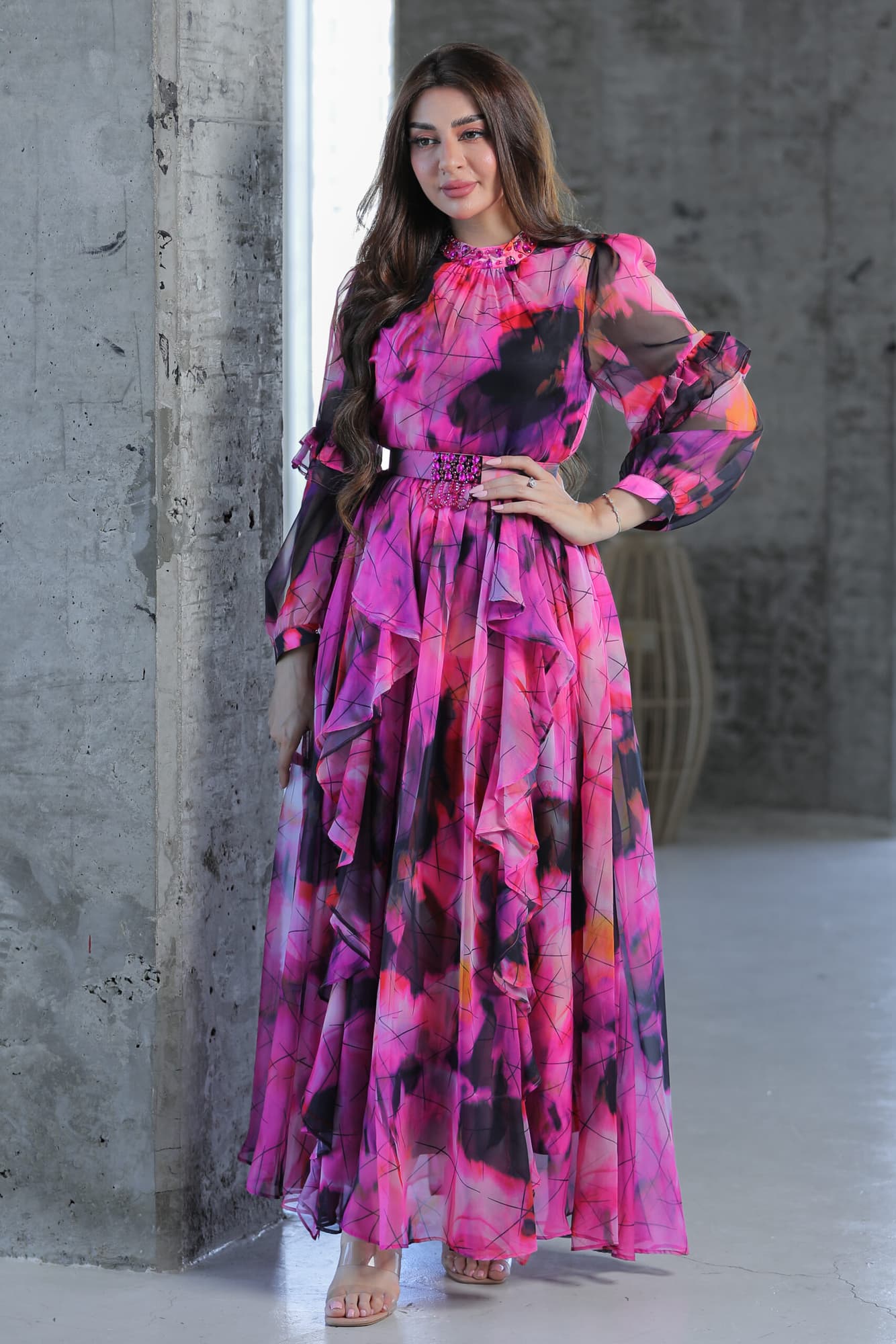 فستان فضفاض بالوان متناغمة مع حزام