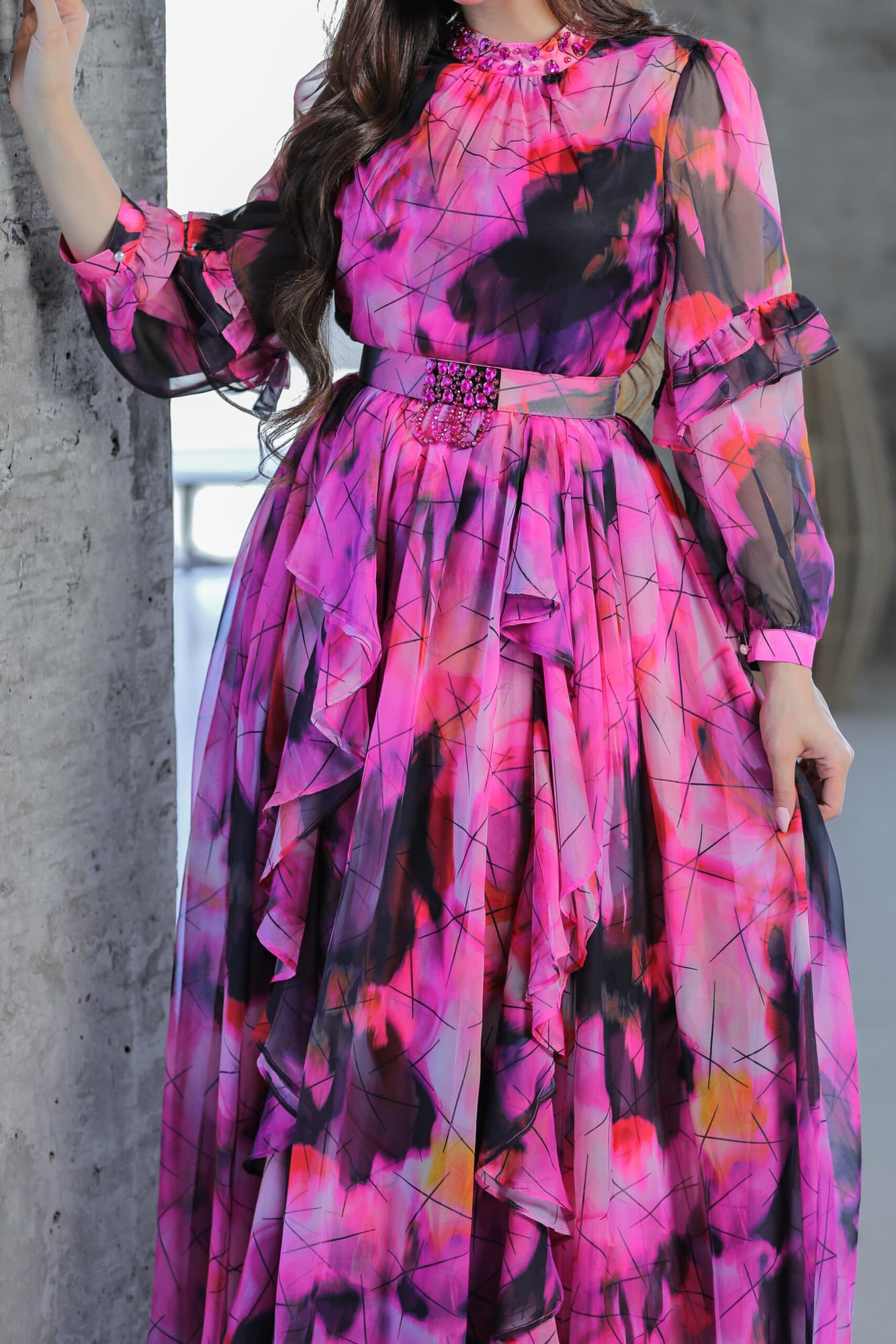 فستان فضفاض بالوان متناغمة مع حزام