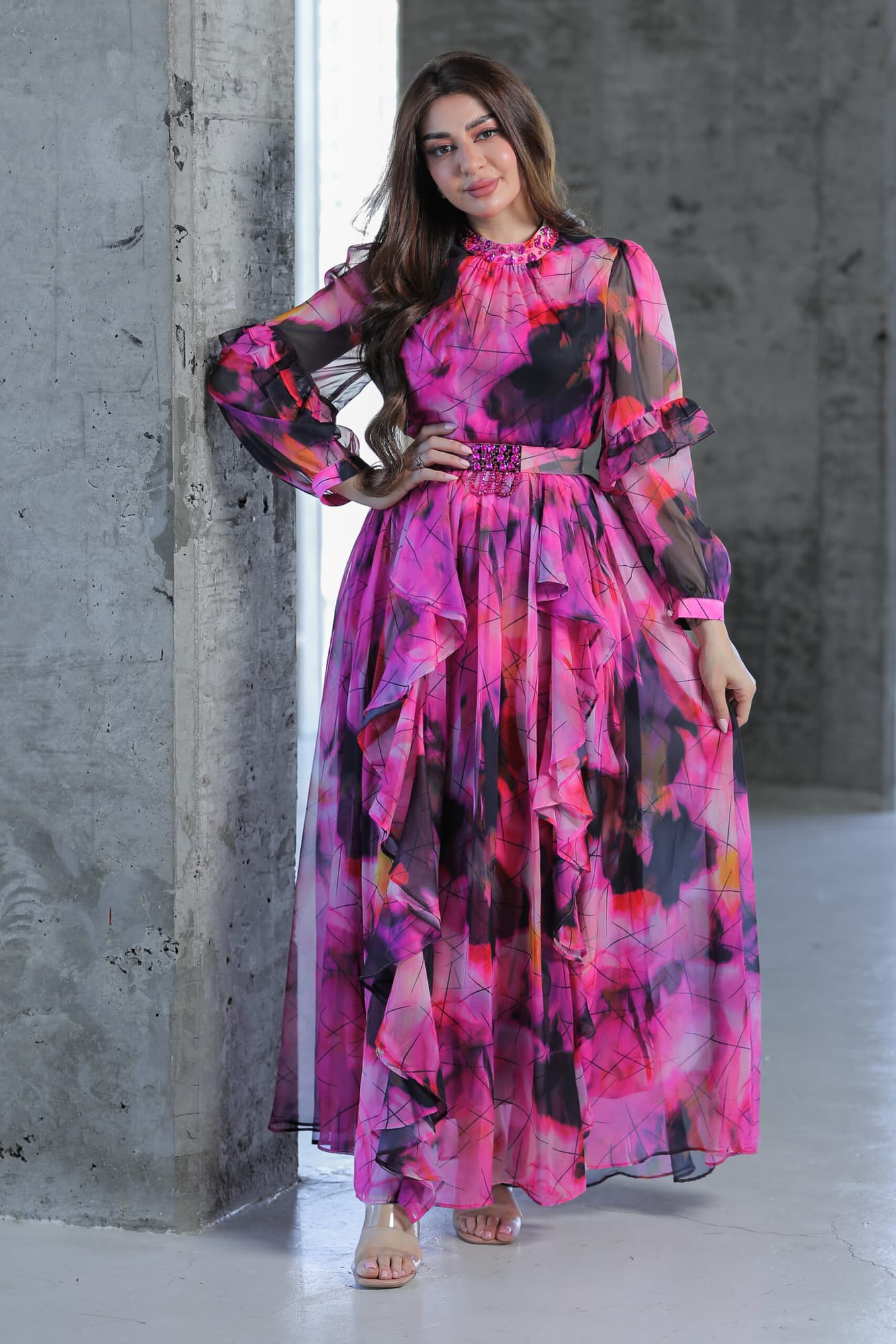 فستان فضفاض بالوان متناغمة مع حزام