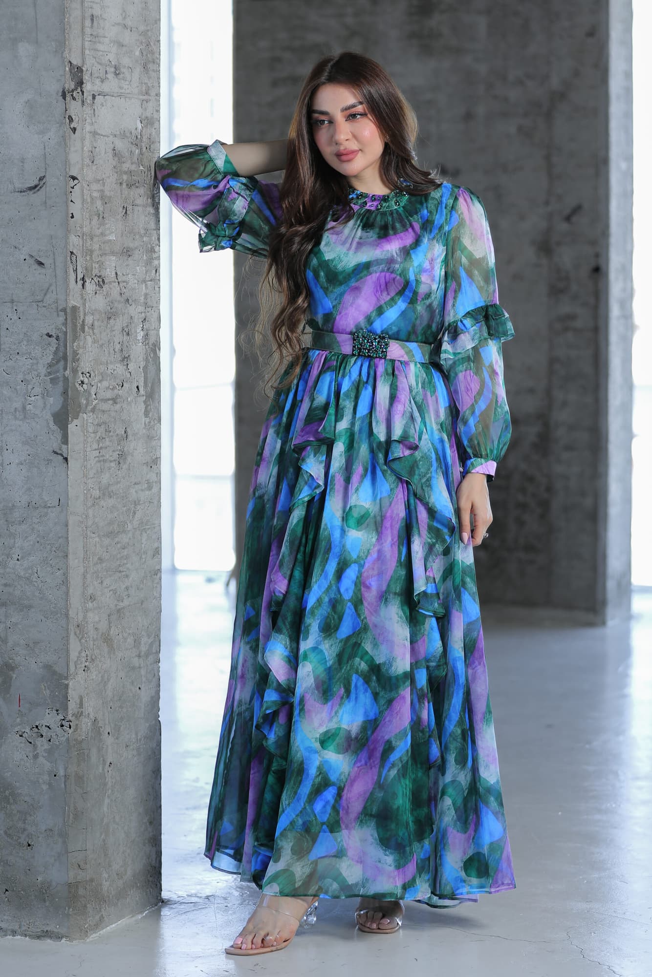 فستان فضفاض بالوان متناغمة مع حزام