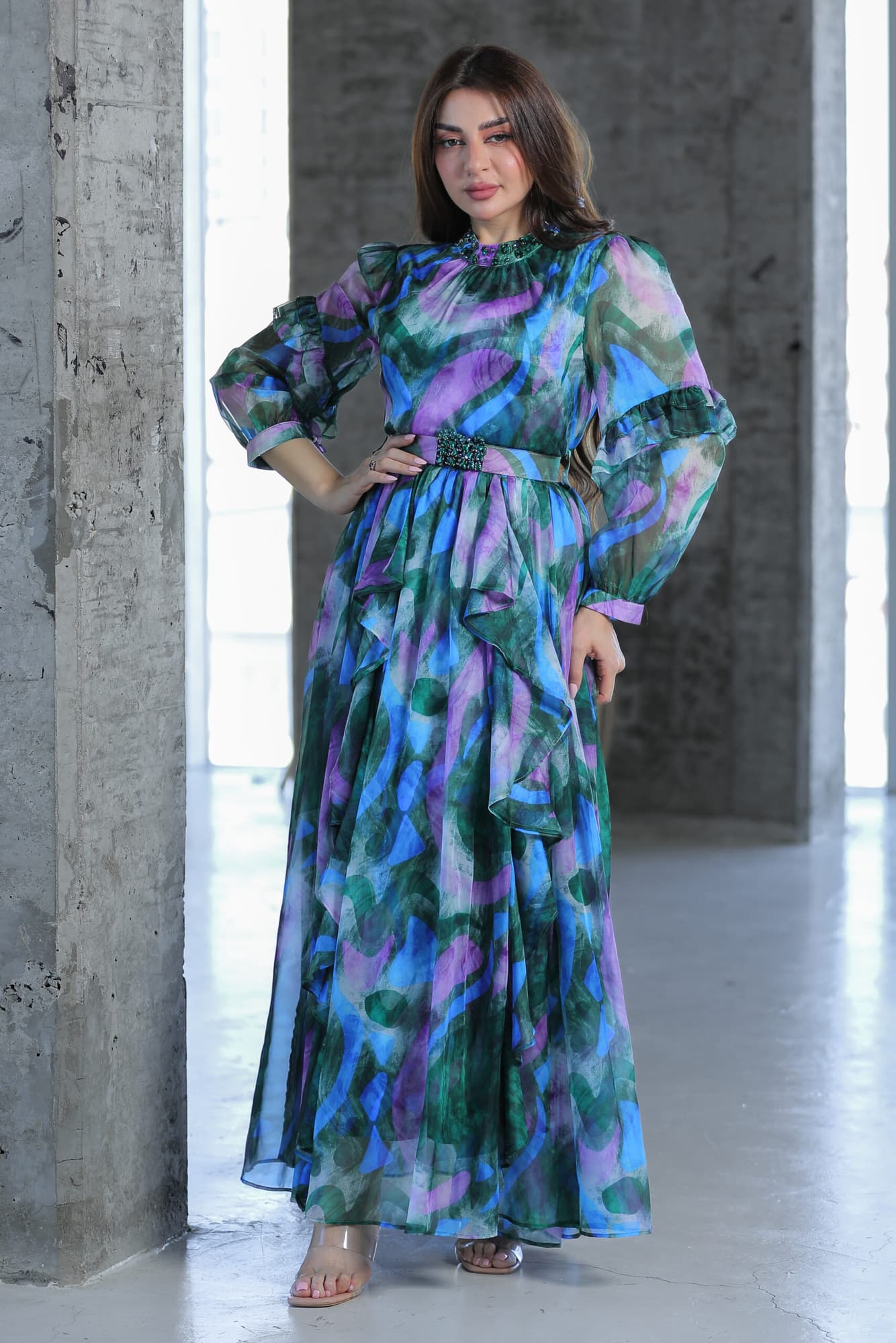 فستان فضفاض بالوان متناغمة مع حزام