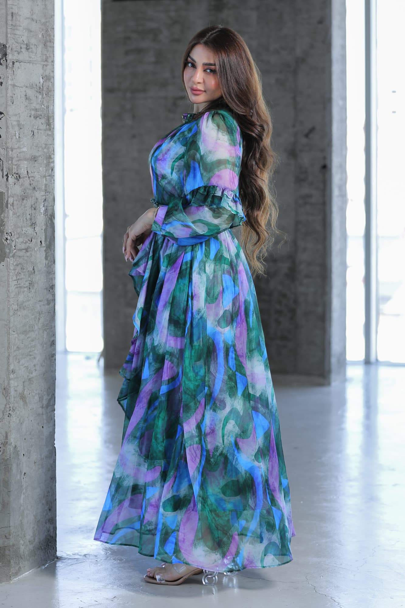 فستان فضفاض بالوان متناغمة مع حزام