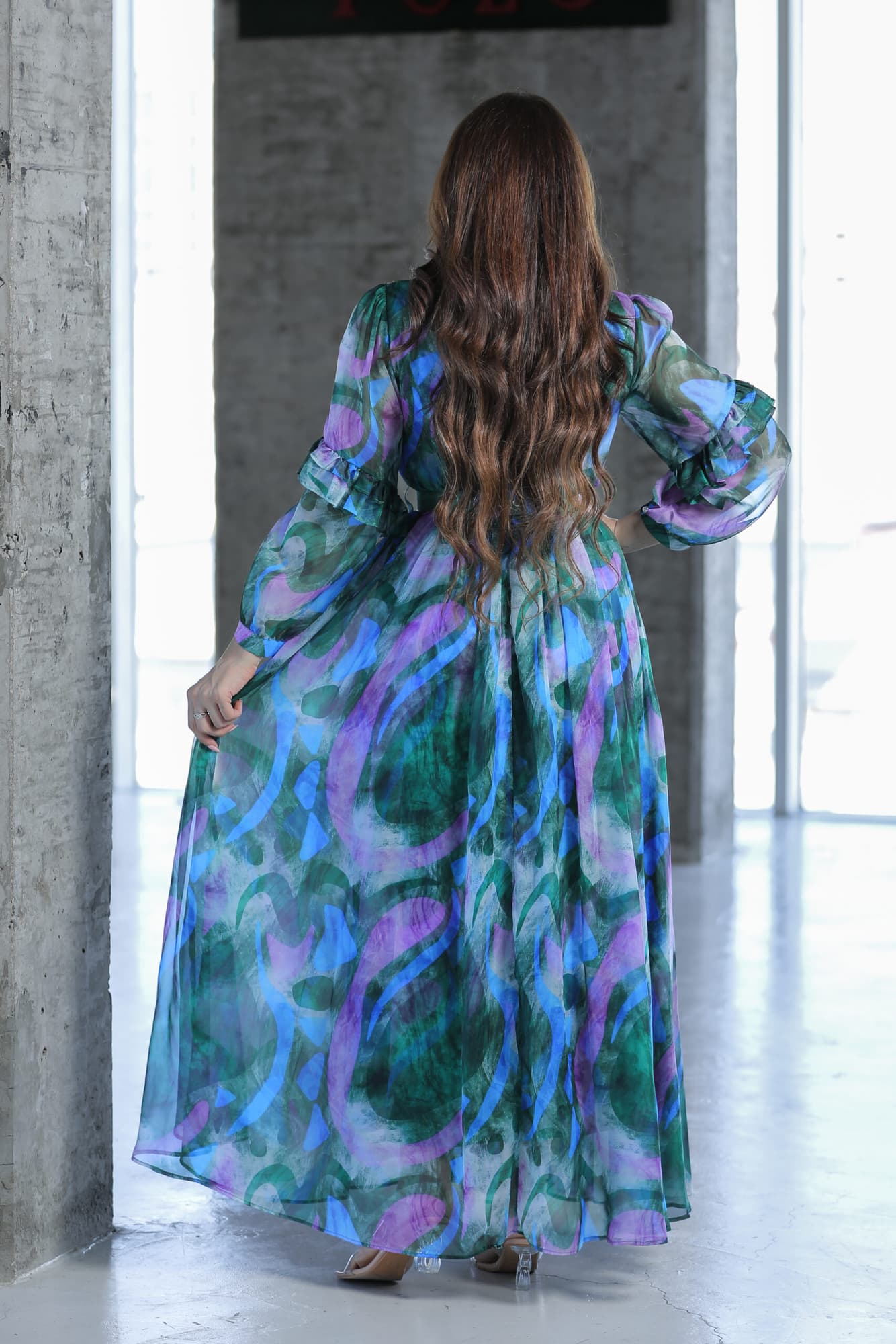 فستان فضفاض بالوان متناغمة مع حزام