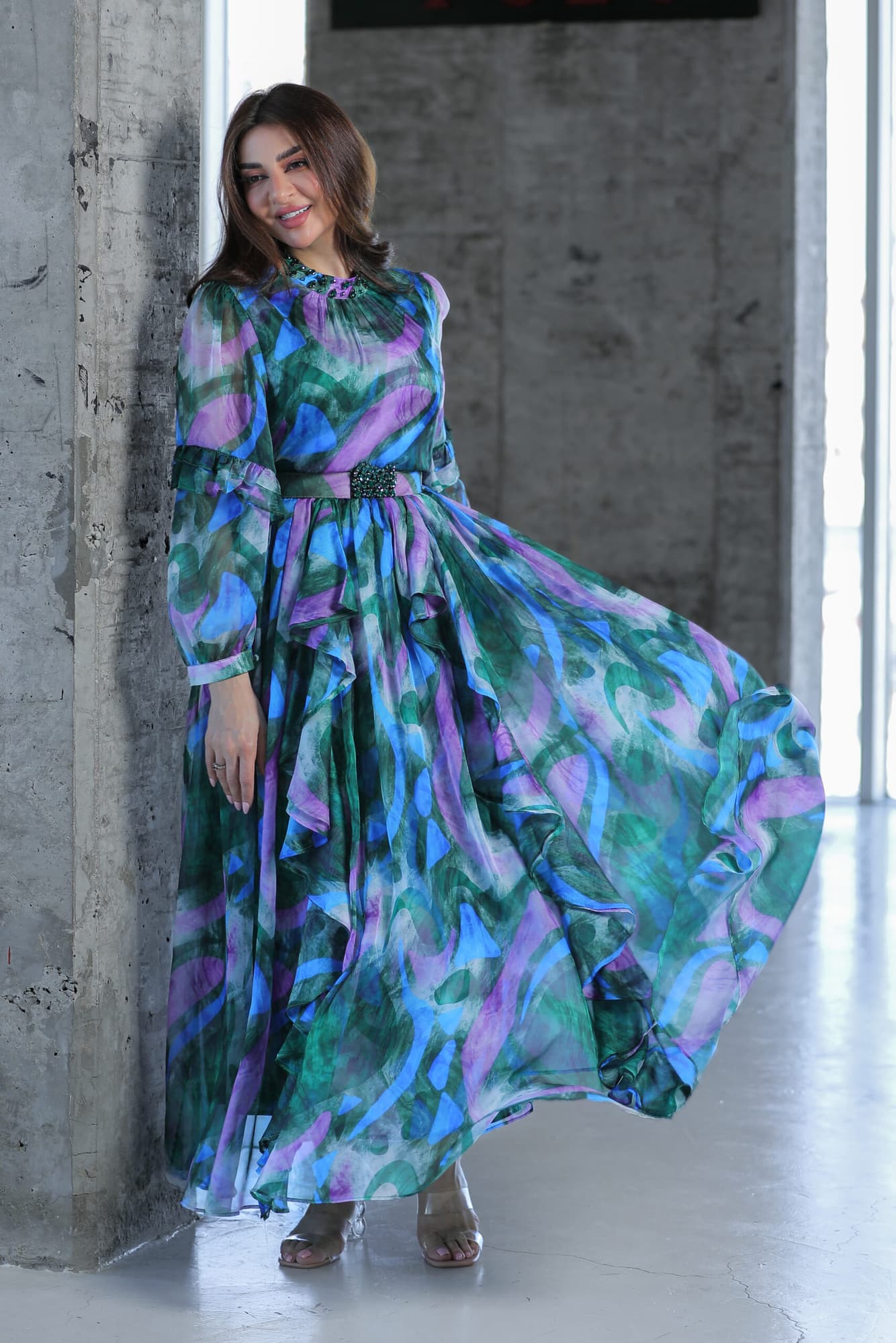 فستان فضفاض بالوان متناغمة مع حزام