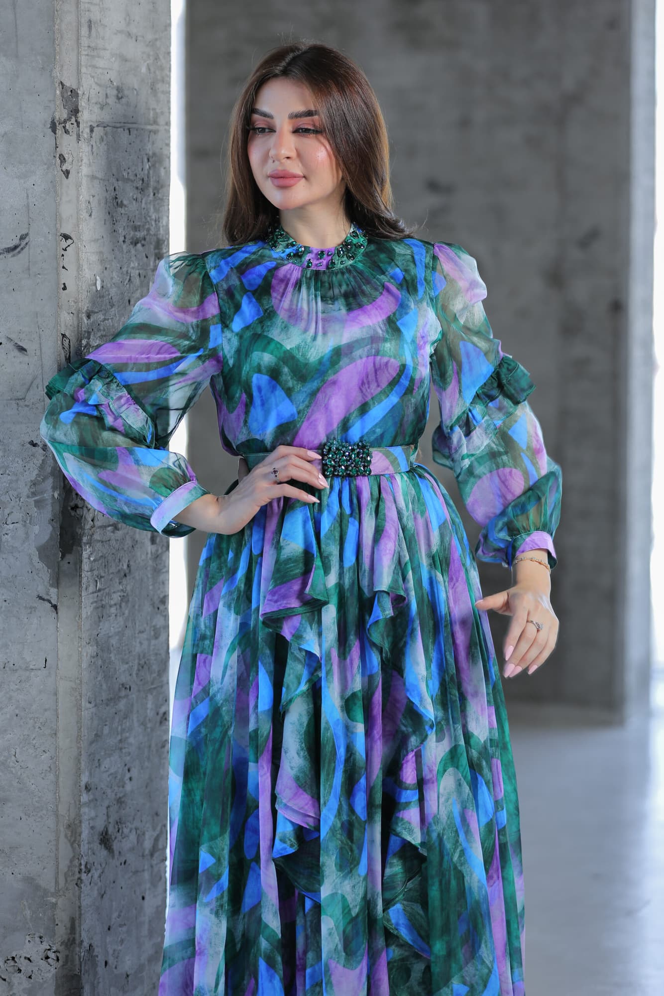 فستان فضفاض بالوان متناغمة مع حزام