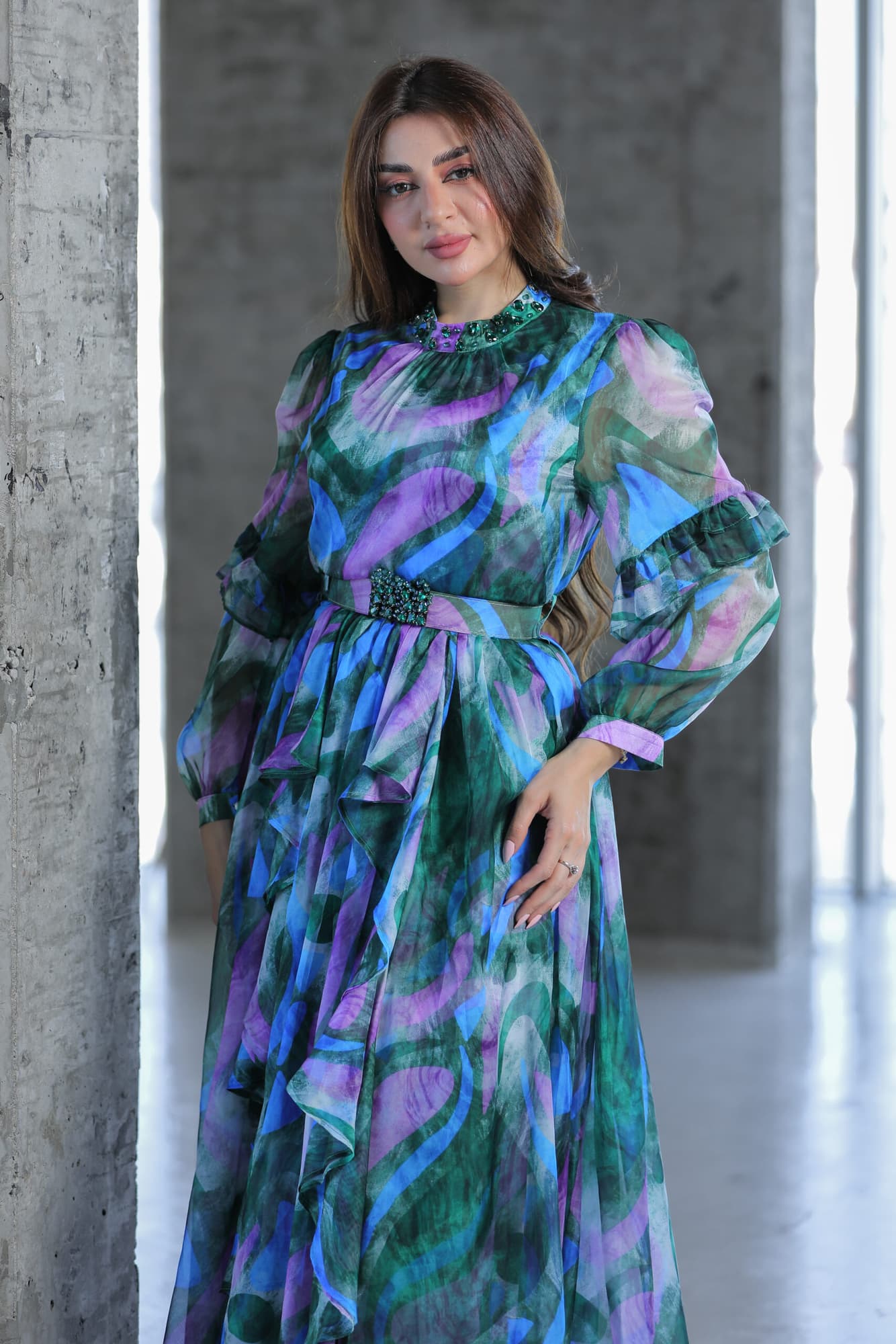 فستان فضفاض بالوان متناغمة مع حزام