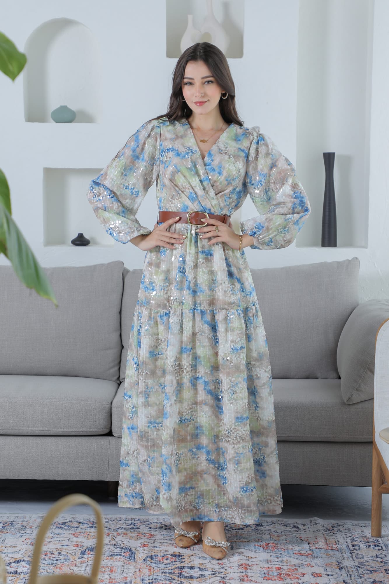 فستان باكمام واسعة مع حزام جلد بني