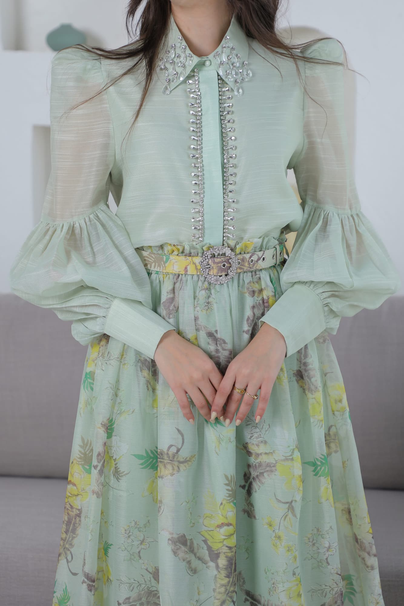 طقم بلوزة كلاسيك تصميم قميص وتنورة طباعه ورود