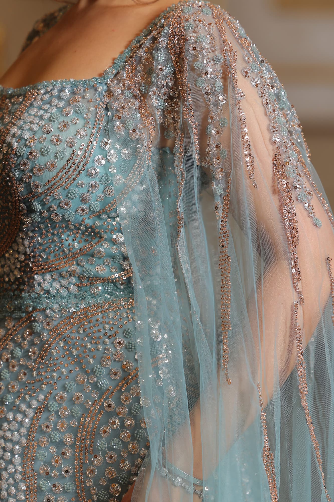 فستان سهره بتطريز كامل وأكمام كيب شفافه تيفاني