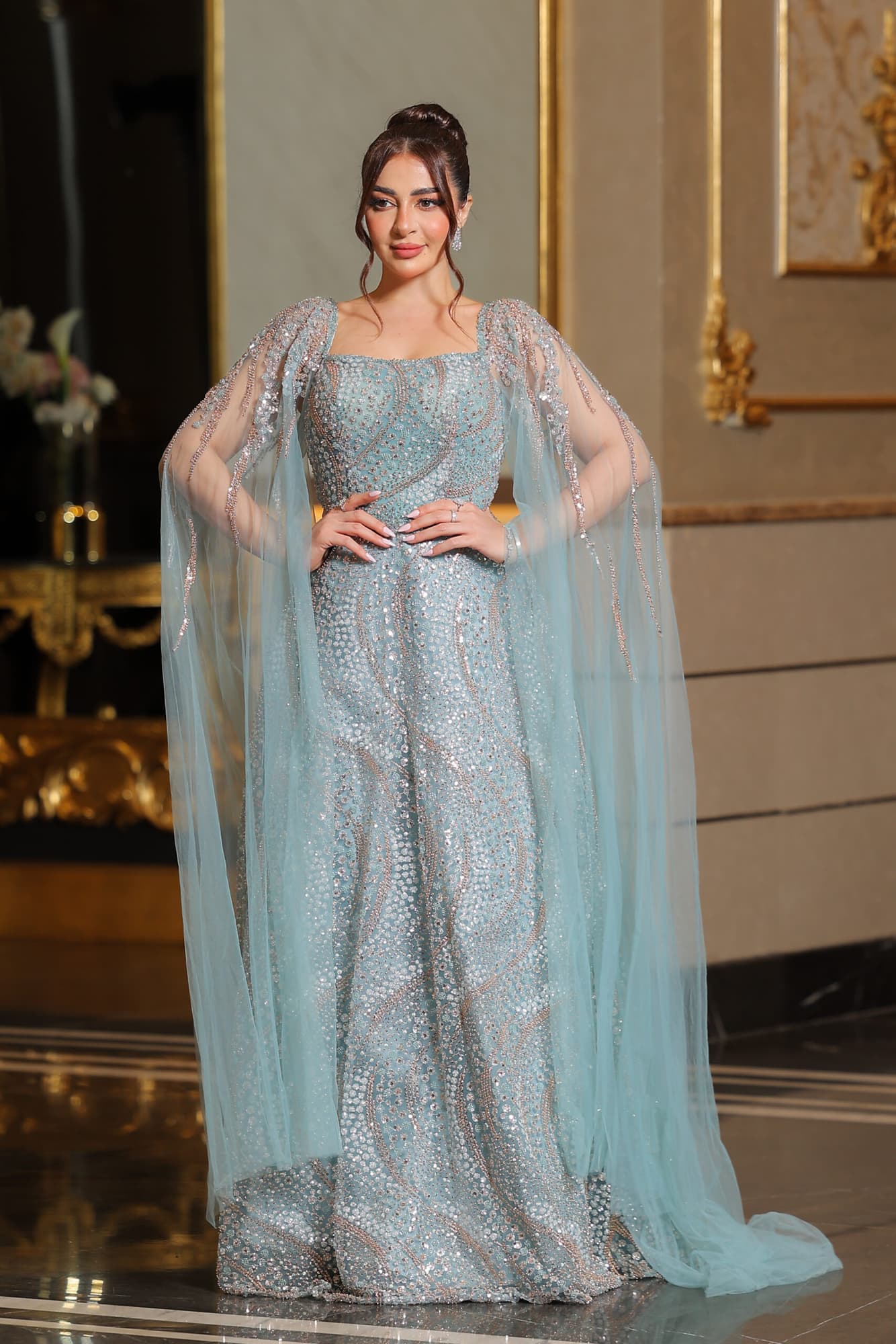 فستان سهره بتطريز كامل وأكمام كيب شفافه