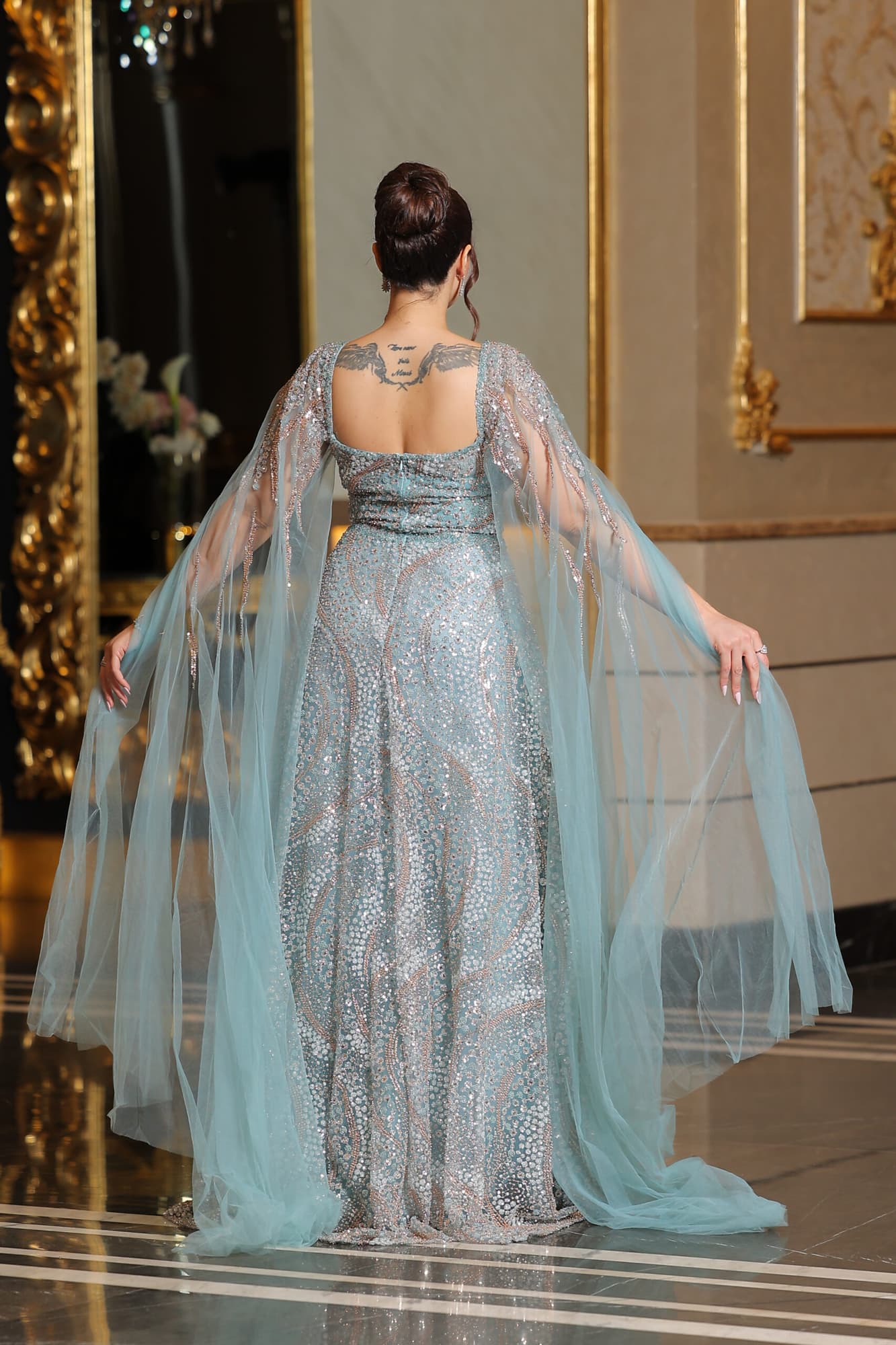 فستان سهره بتطريز كامل وأكمام كيب شفافه