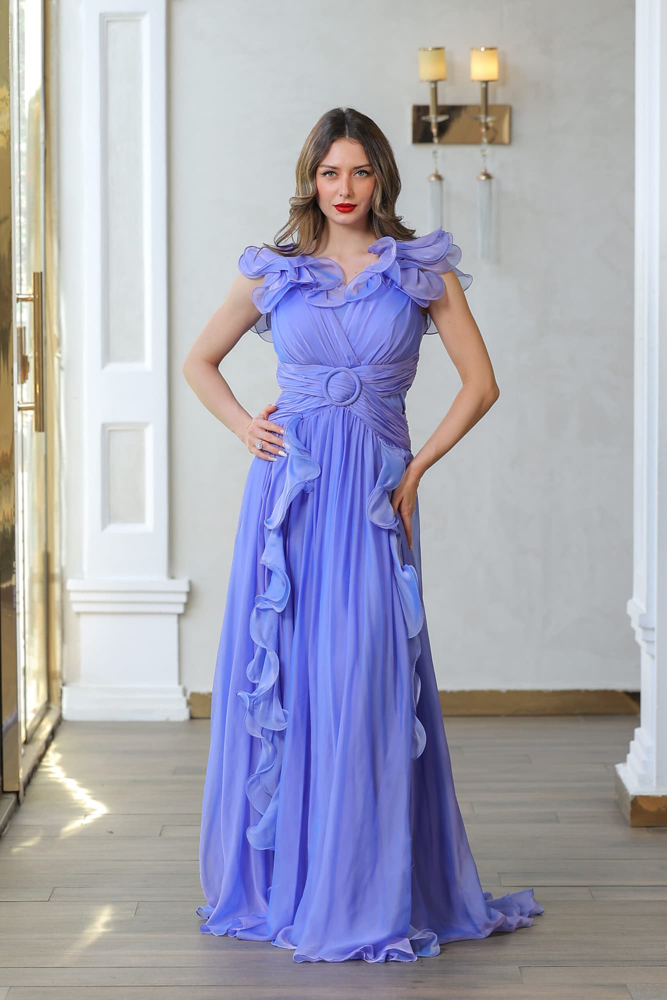 فستان سهرة بكشكش على الكتف والجوانب