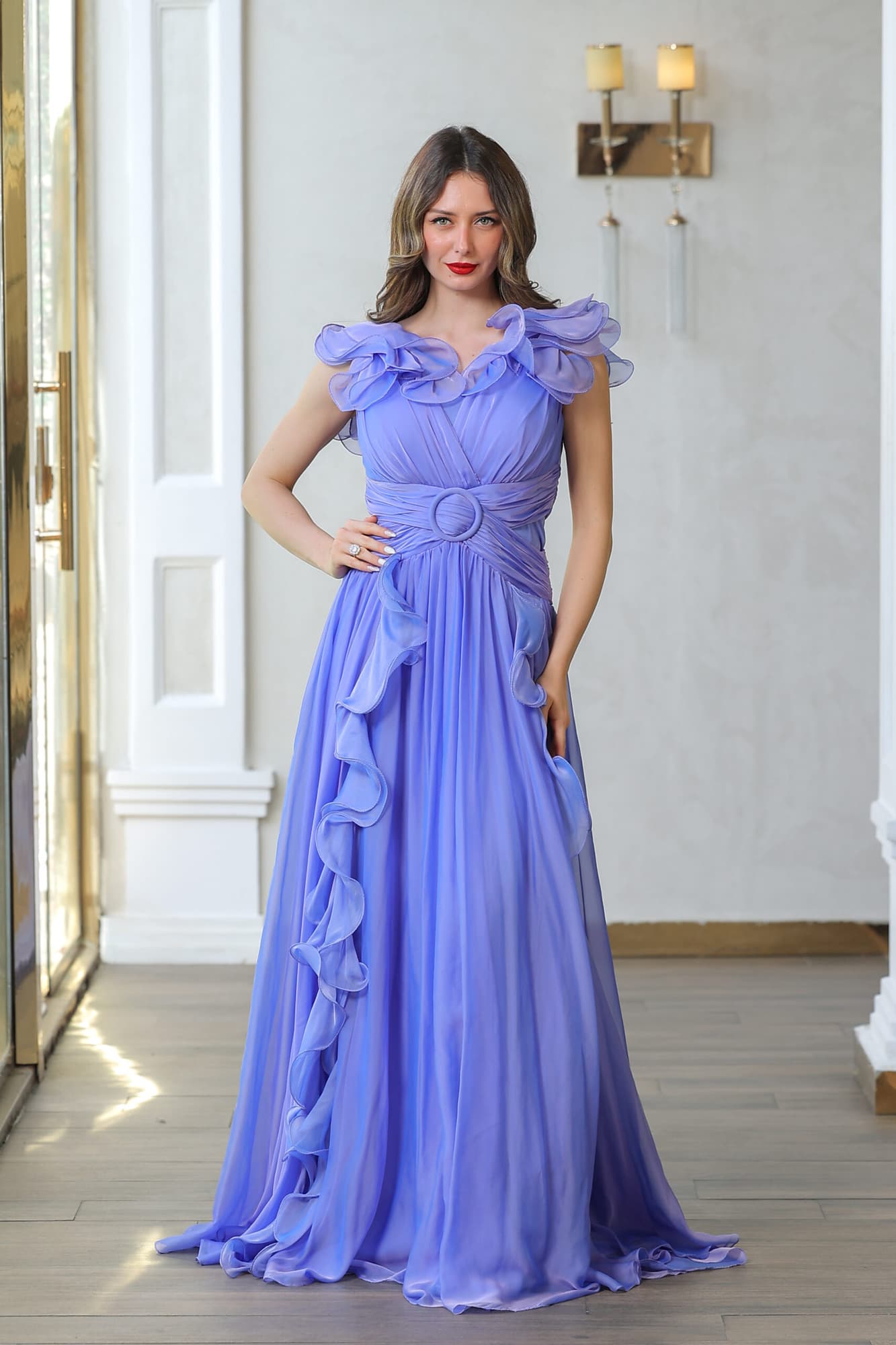 فستان سهرة بكشكش على الكتف والجوانب