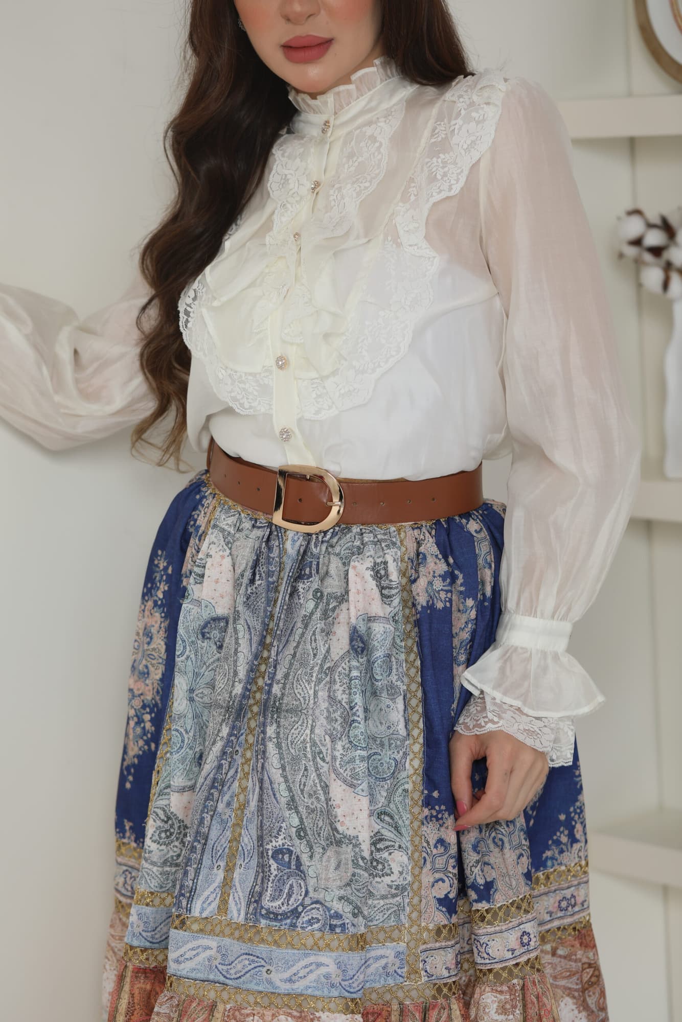 طقم تنورة وبلوزة بطبعة أنيقة