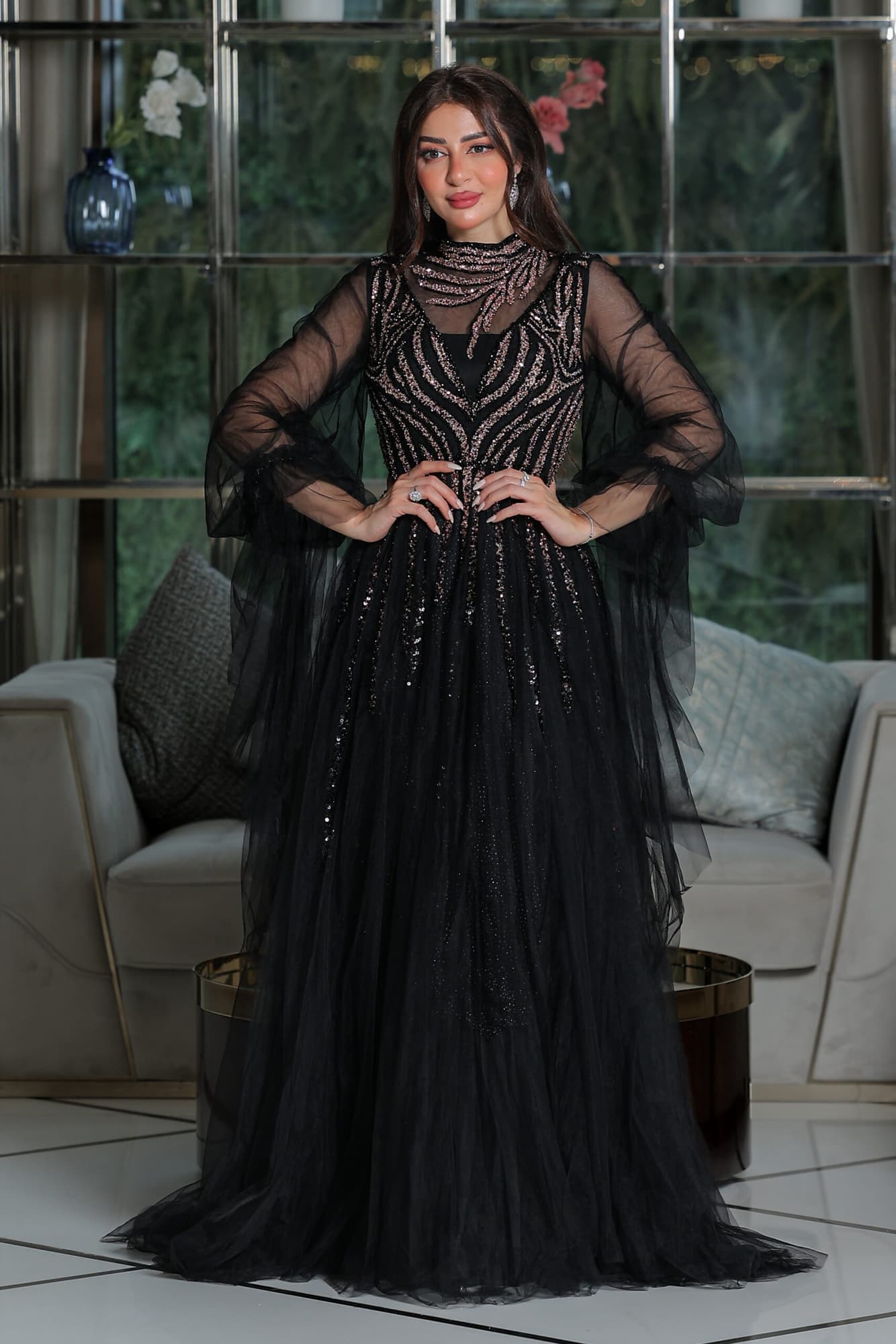 فستان سهرة اسود كلوش مزين بخرز وترتر بقصة أكمام أنيقة
