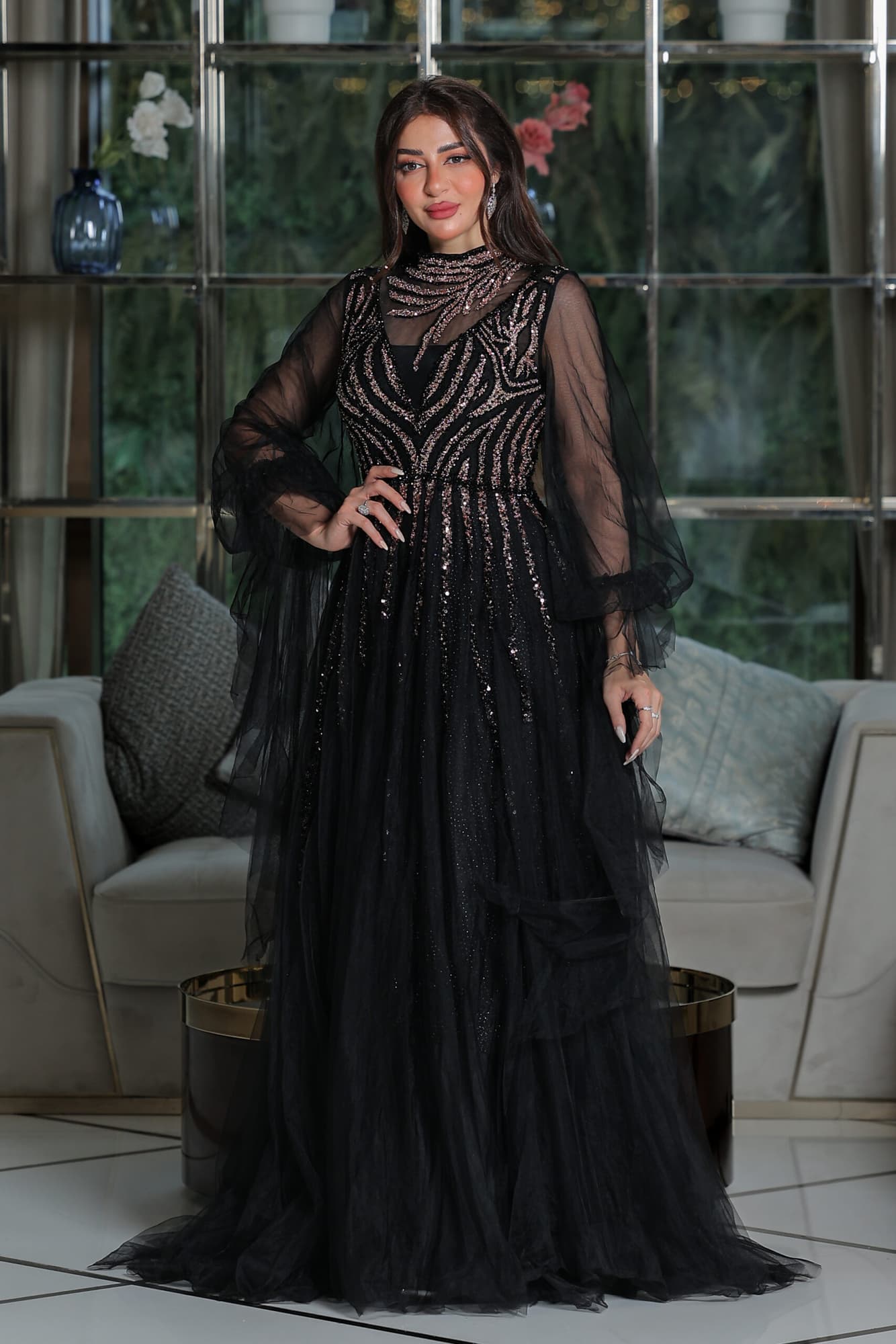 فستان سهرة اسود كلوش مزين بخرز وترتر بقصة أكمام أنيقة