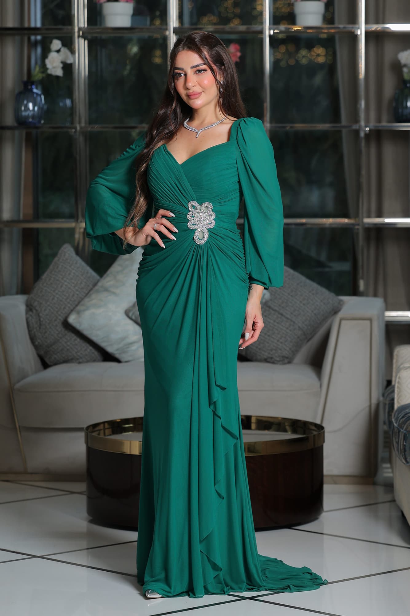 فستان سهرة ناعم ماسك بخط عنق على شكل قلب مزين بكريستال