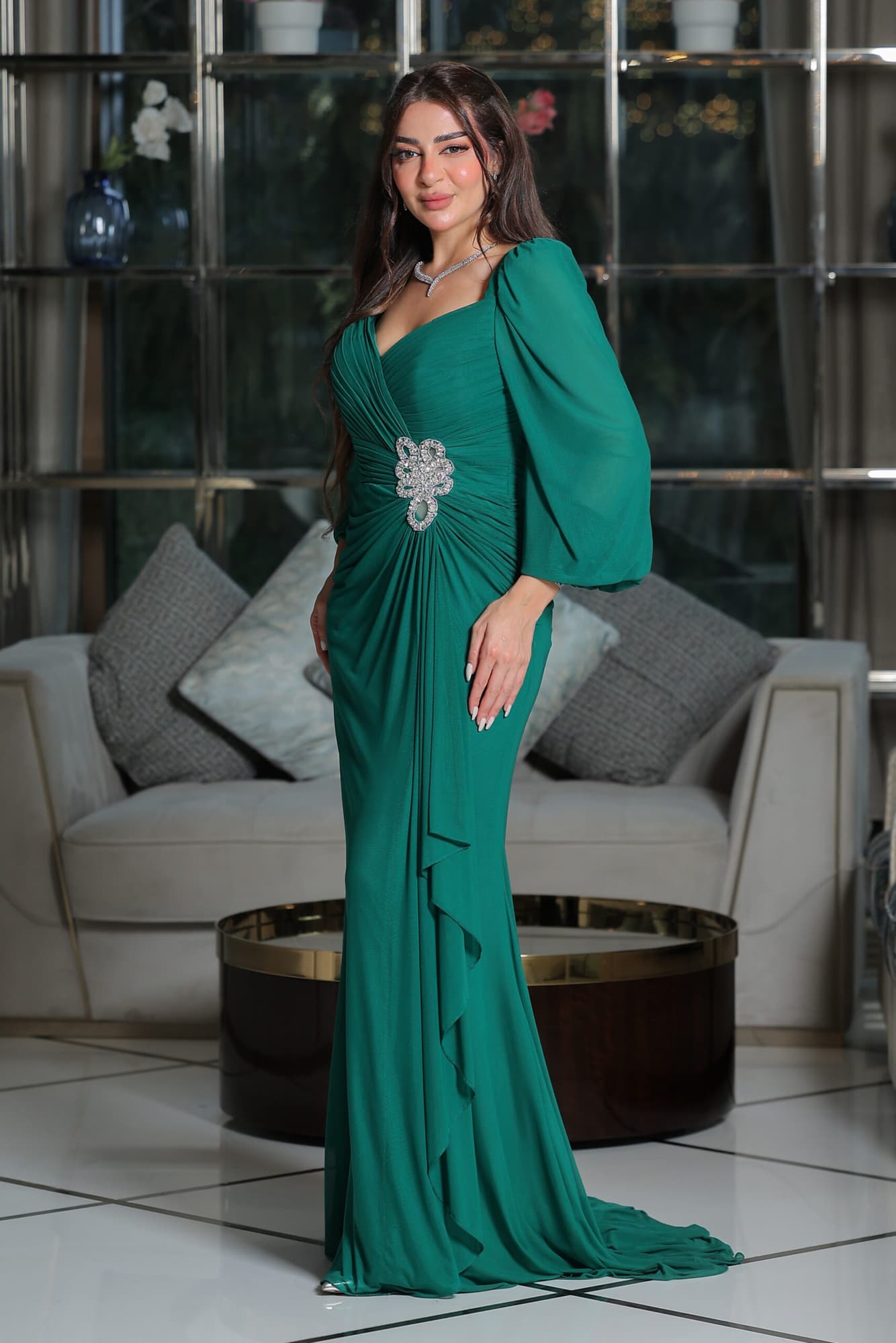 فستان سهرة ناعم ماسك بخط عنق على شكل قلب مزين بكريستال