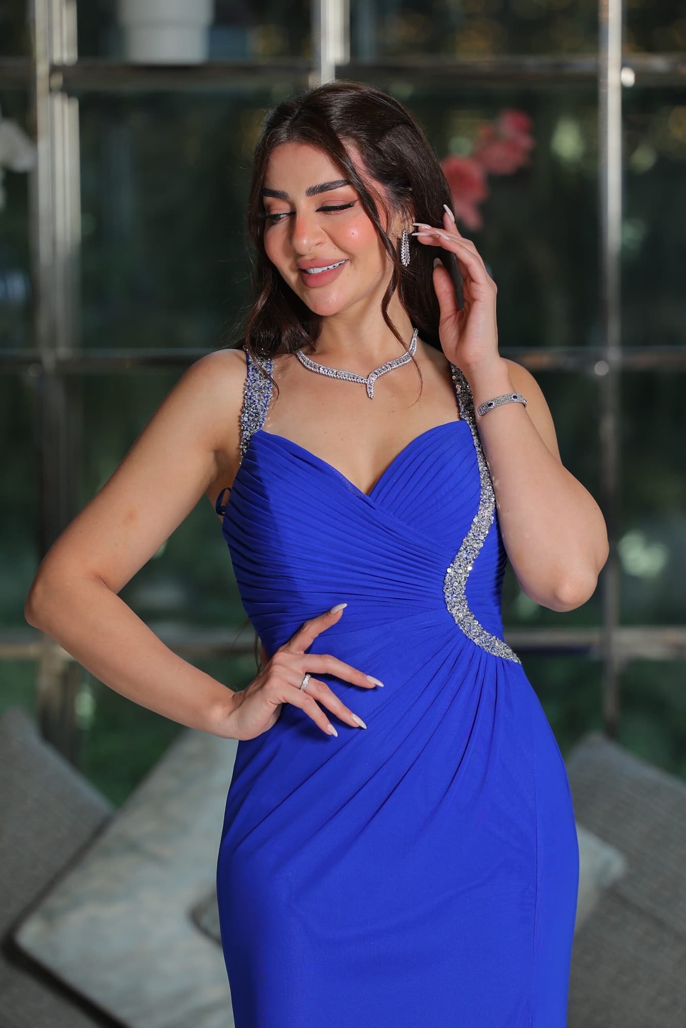 فستان سهره بتطريز جانبي وبفتحة ساق