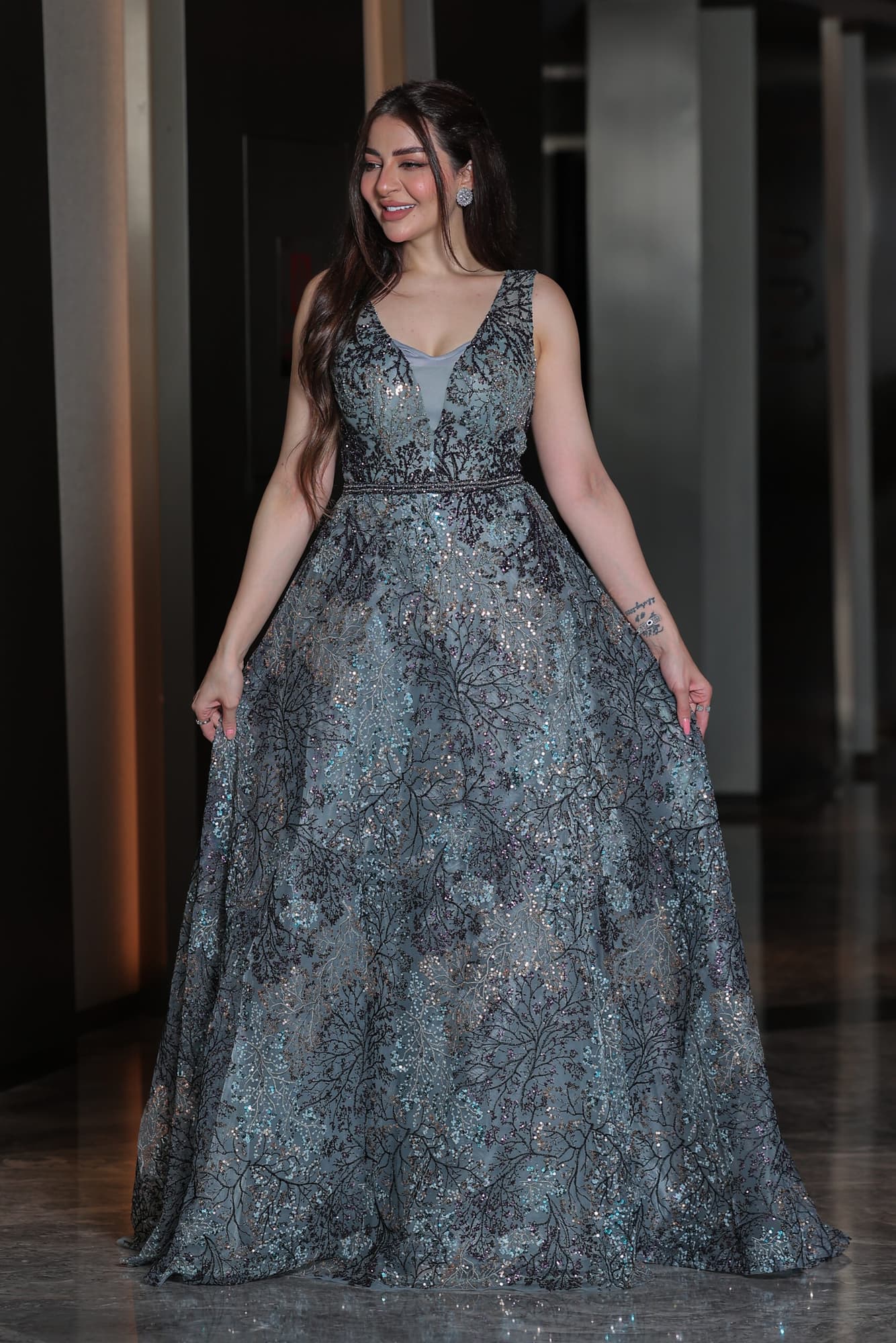 فستان سهرة كلوش مطرز تشجير مع بطانه