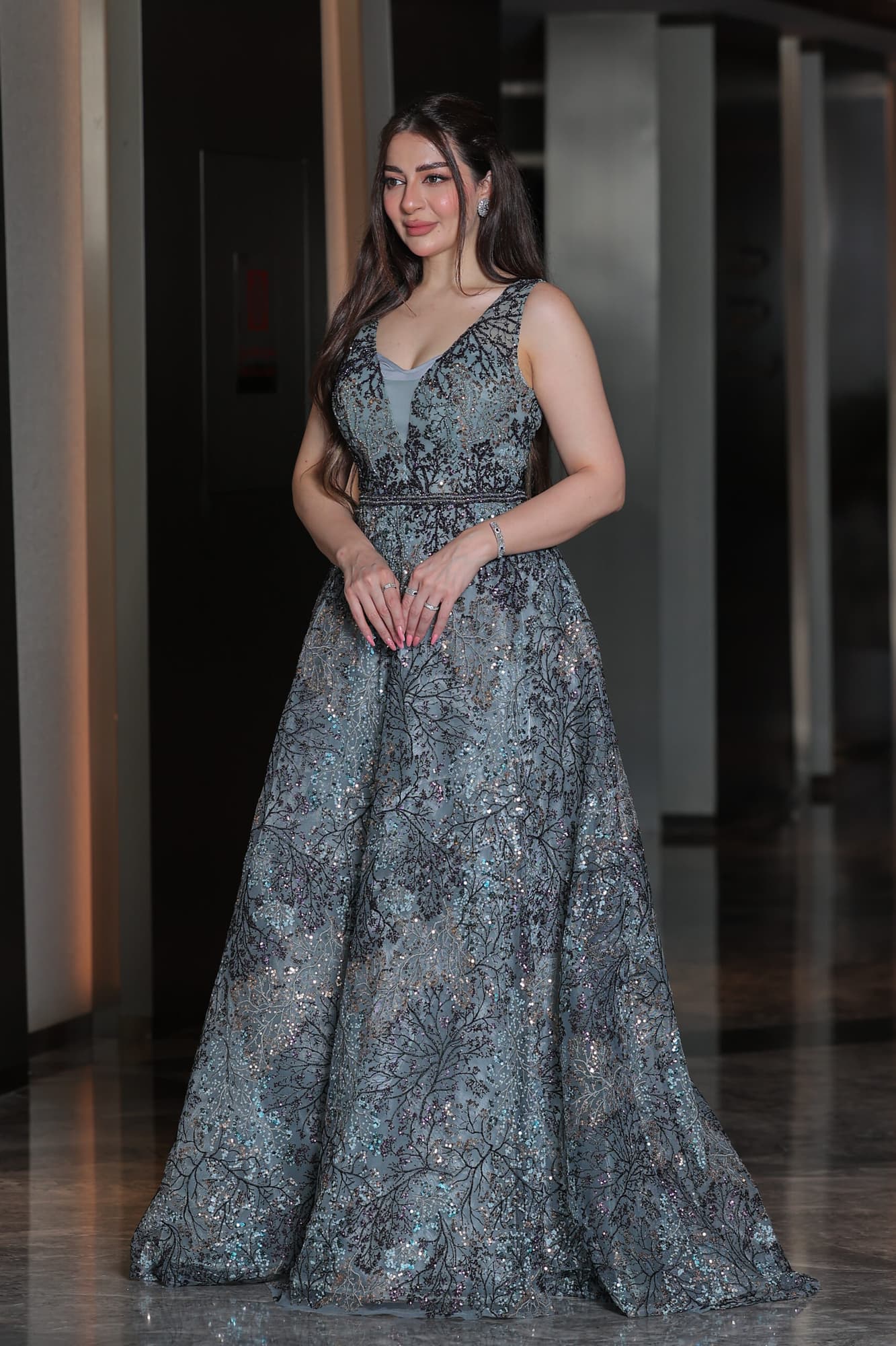 فستان سهرة كلوش مطرز تشجير مع بطانه