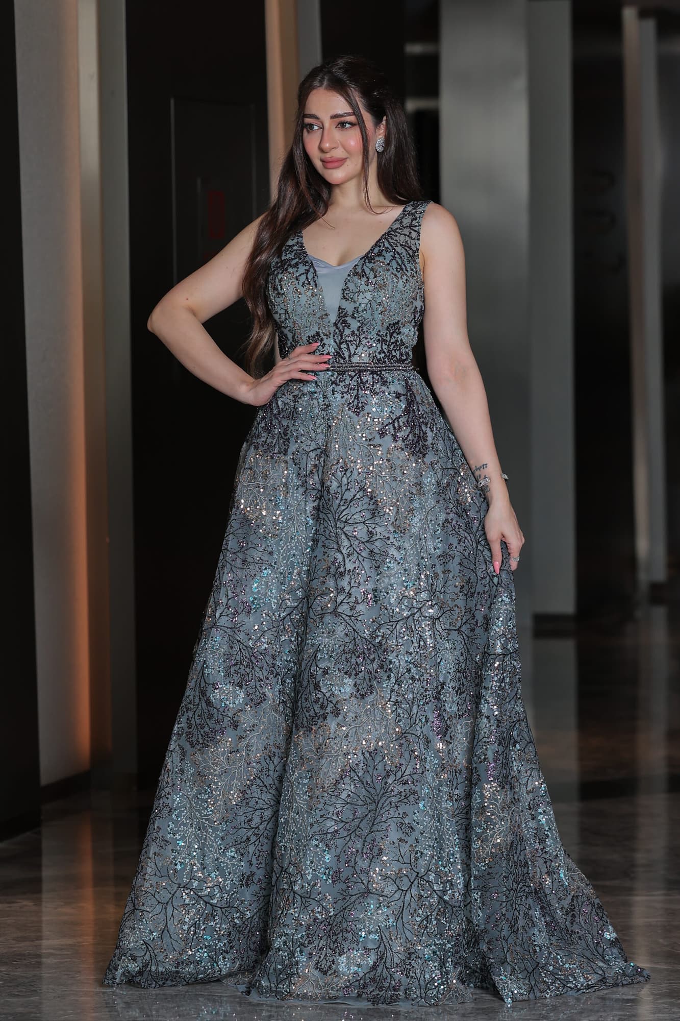 فستان سهرة كلوش مطرز تشجير مع بطانه