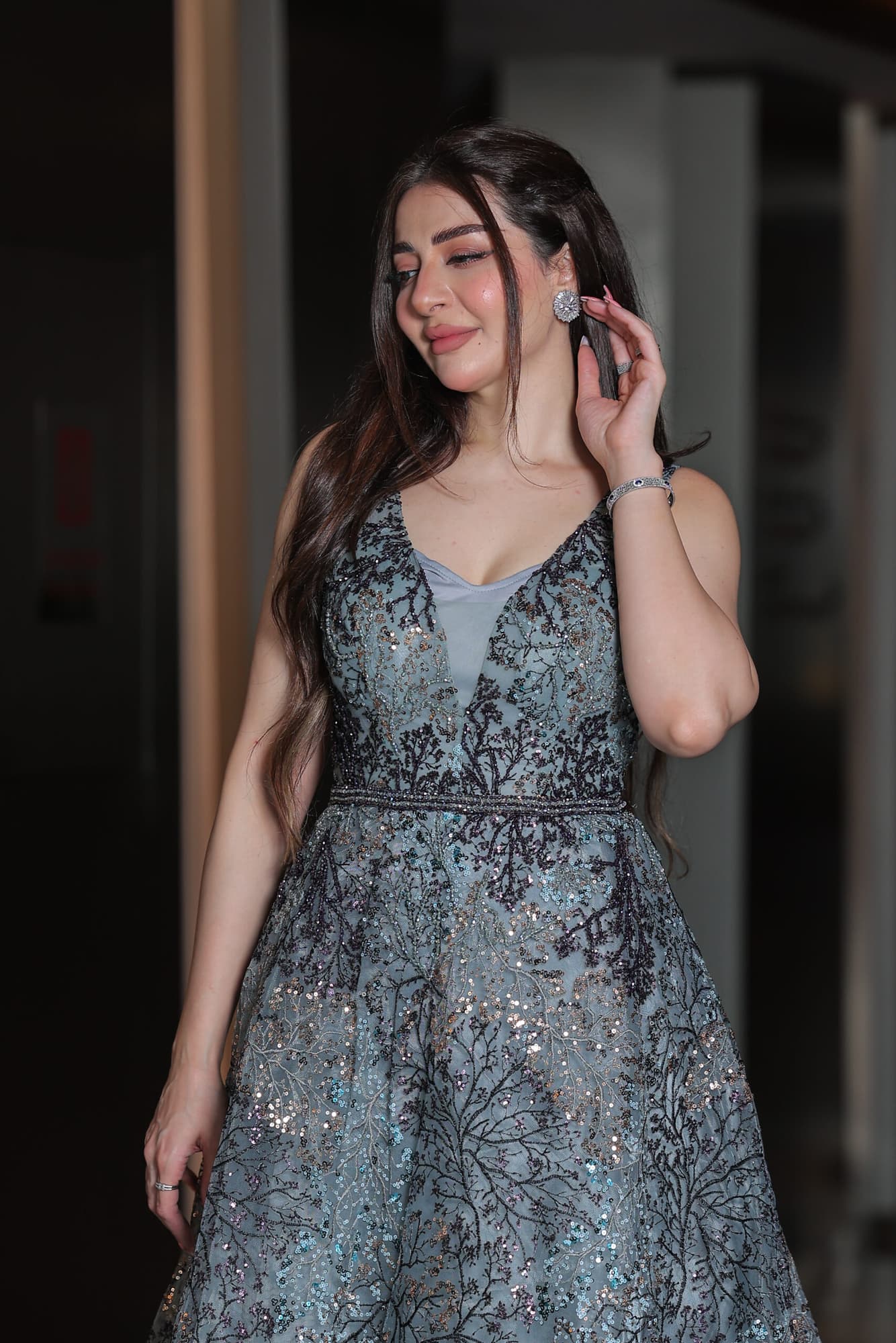 فستان سهرة كلوش مطرز تشجير مع بطانه