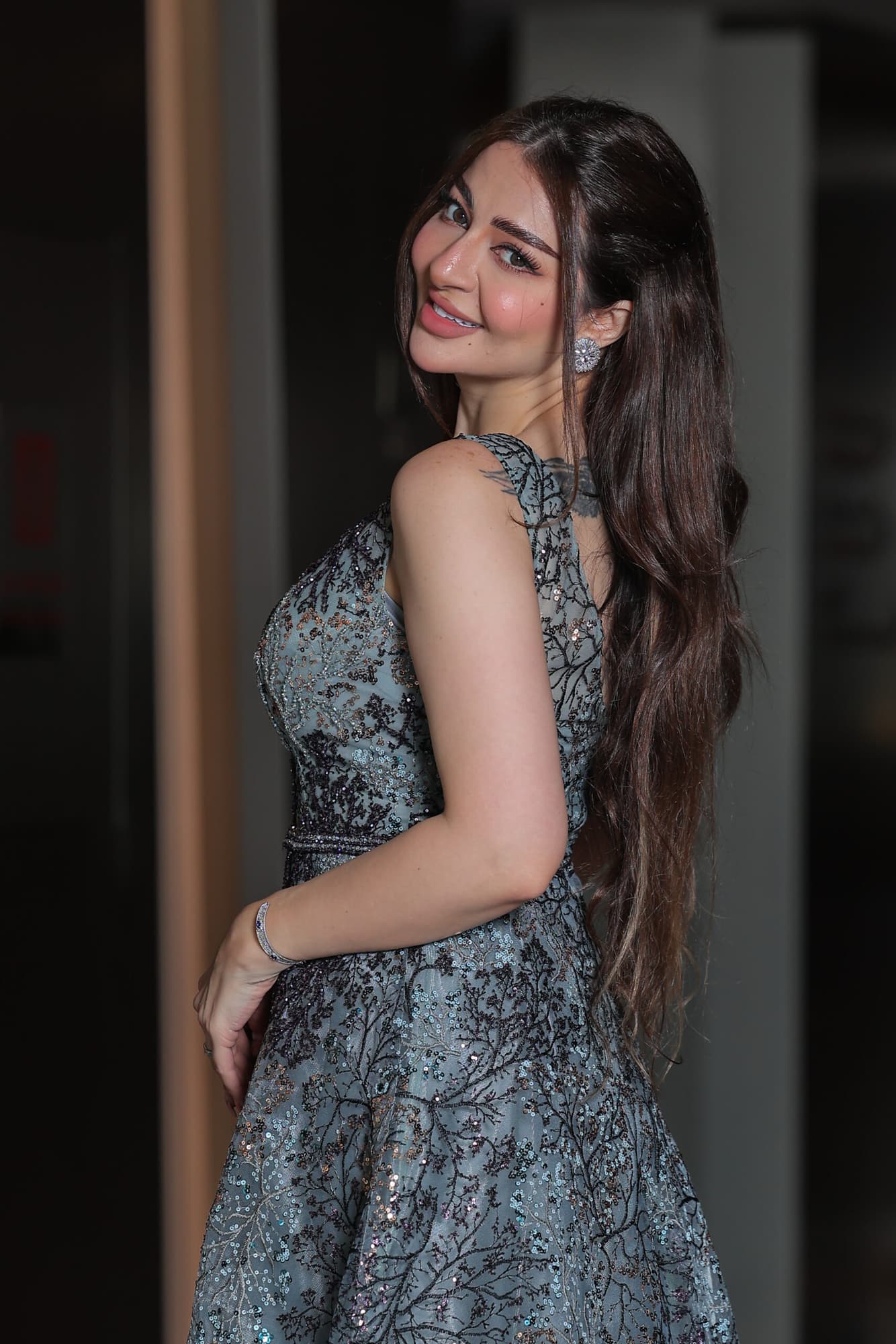 فستان سهرة كلوش مطرز تشجير مع بطانه