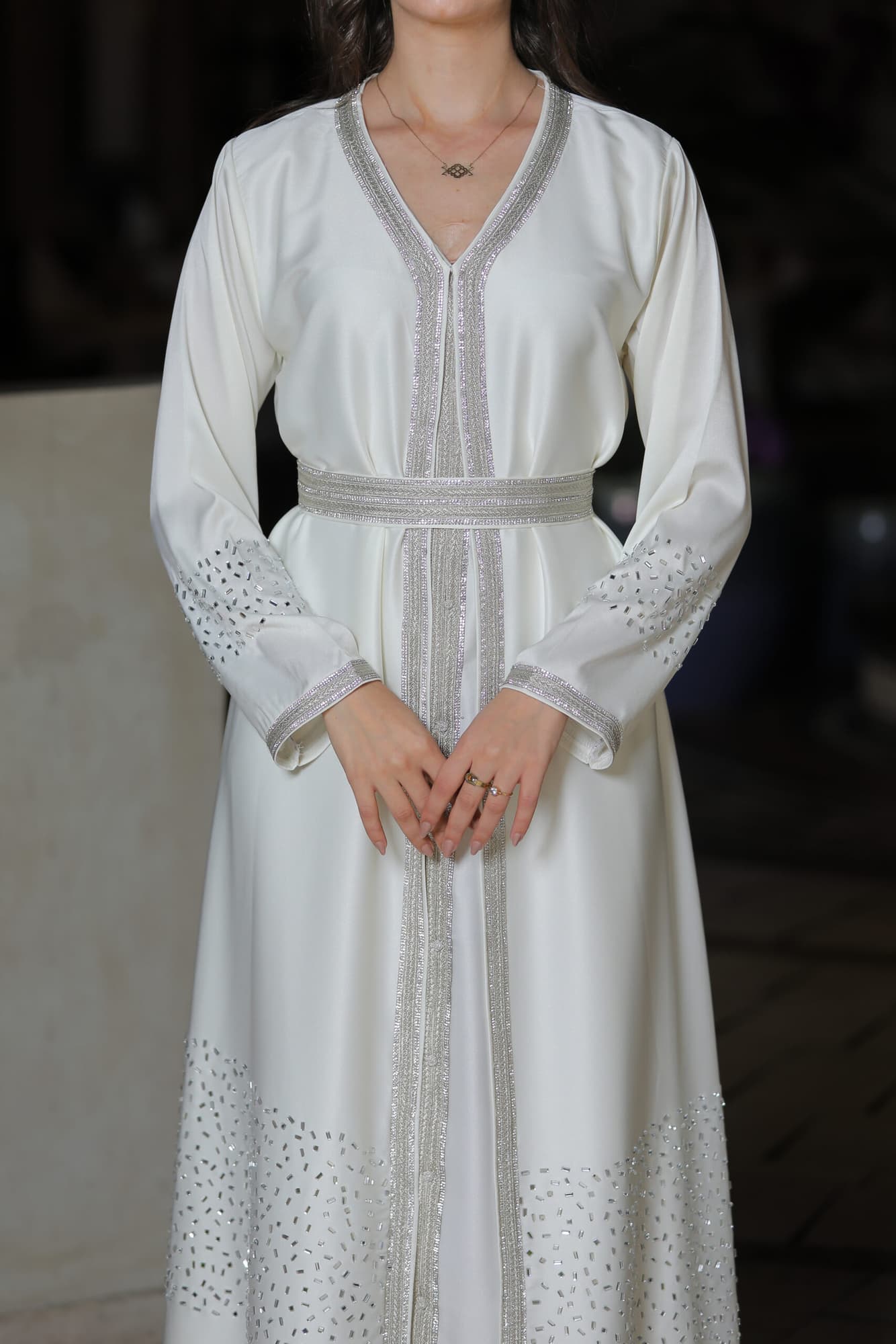 جلابية بأحدث تصميم مطرزة اربع الوان اوف وايت